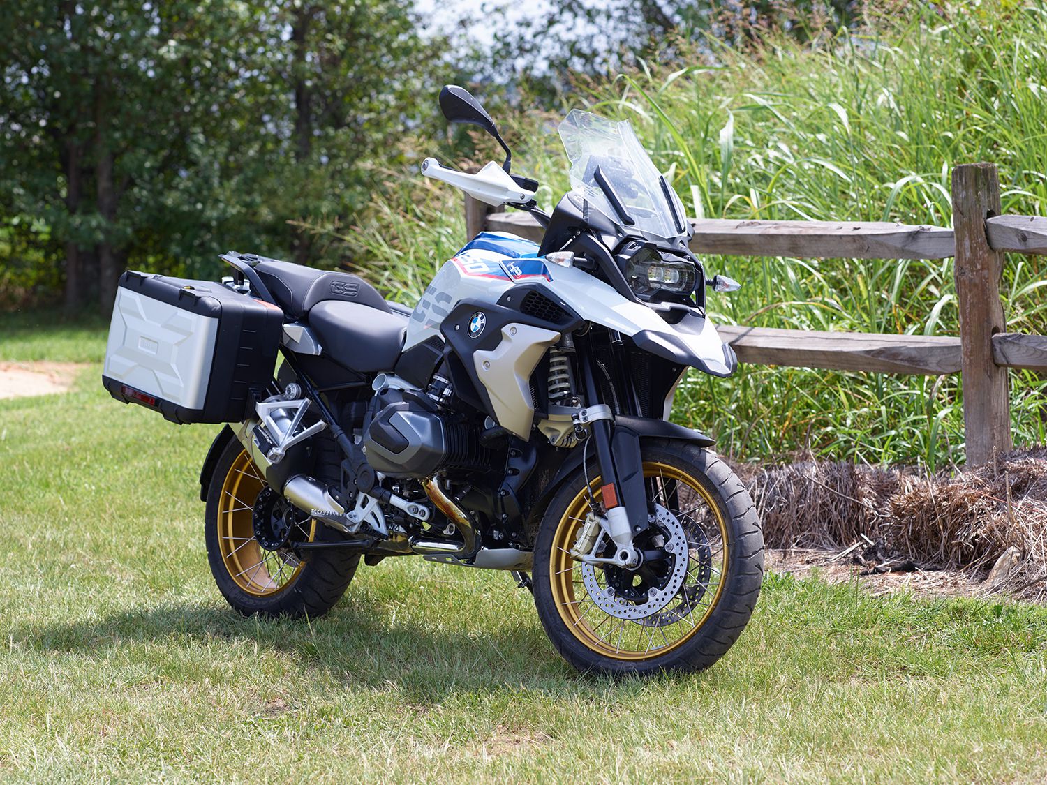 Featured image of post Bmw R1250Gs Hp Style / Get the r 1250 gs ready for your adventures with a variety of styles and features:
