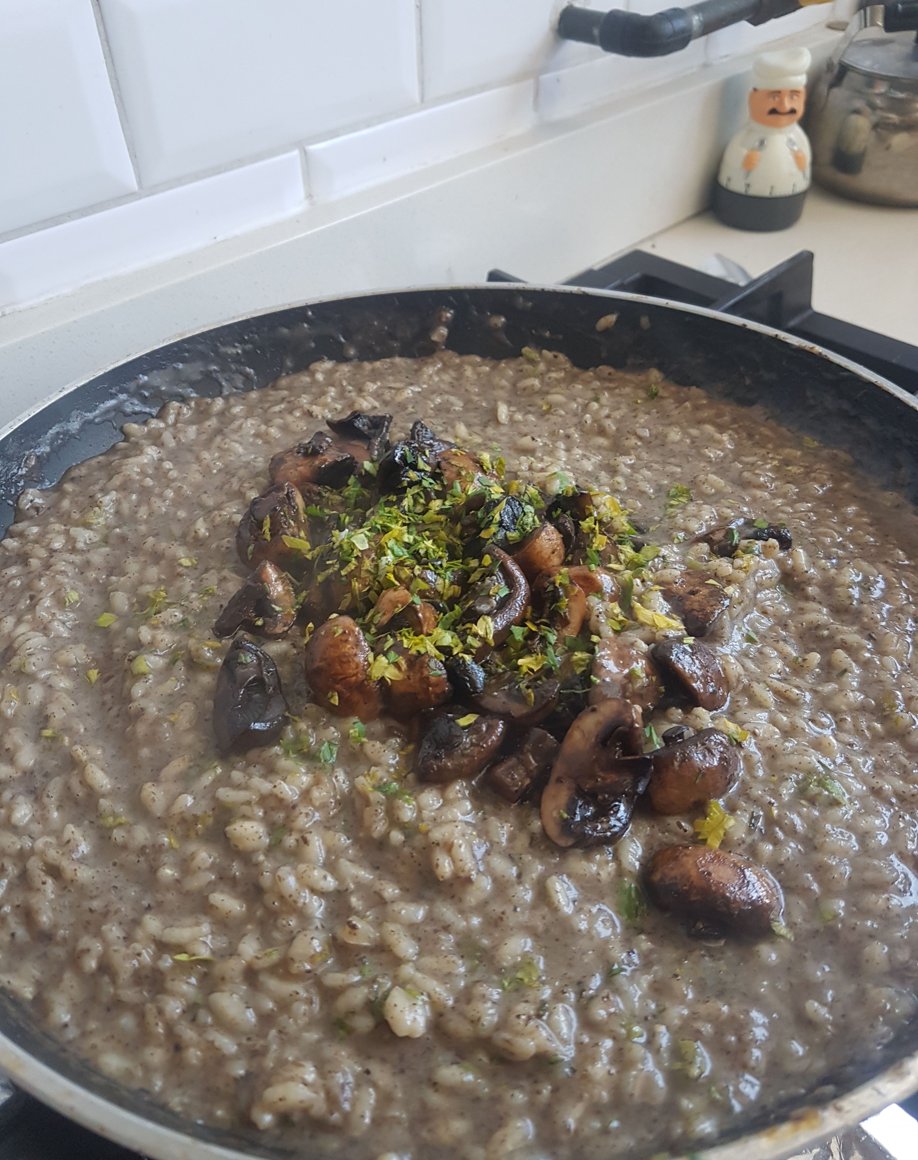 Un rissotto de champiñones preparado por el chef Leonardo Sichel