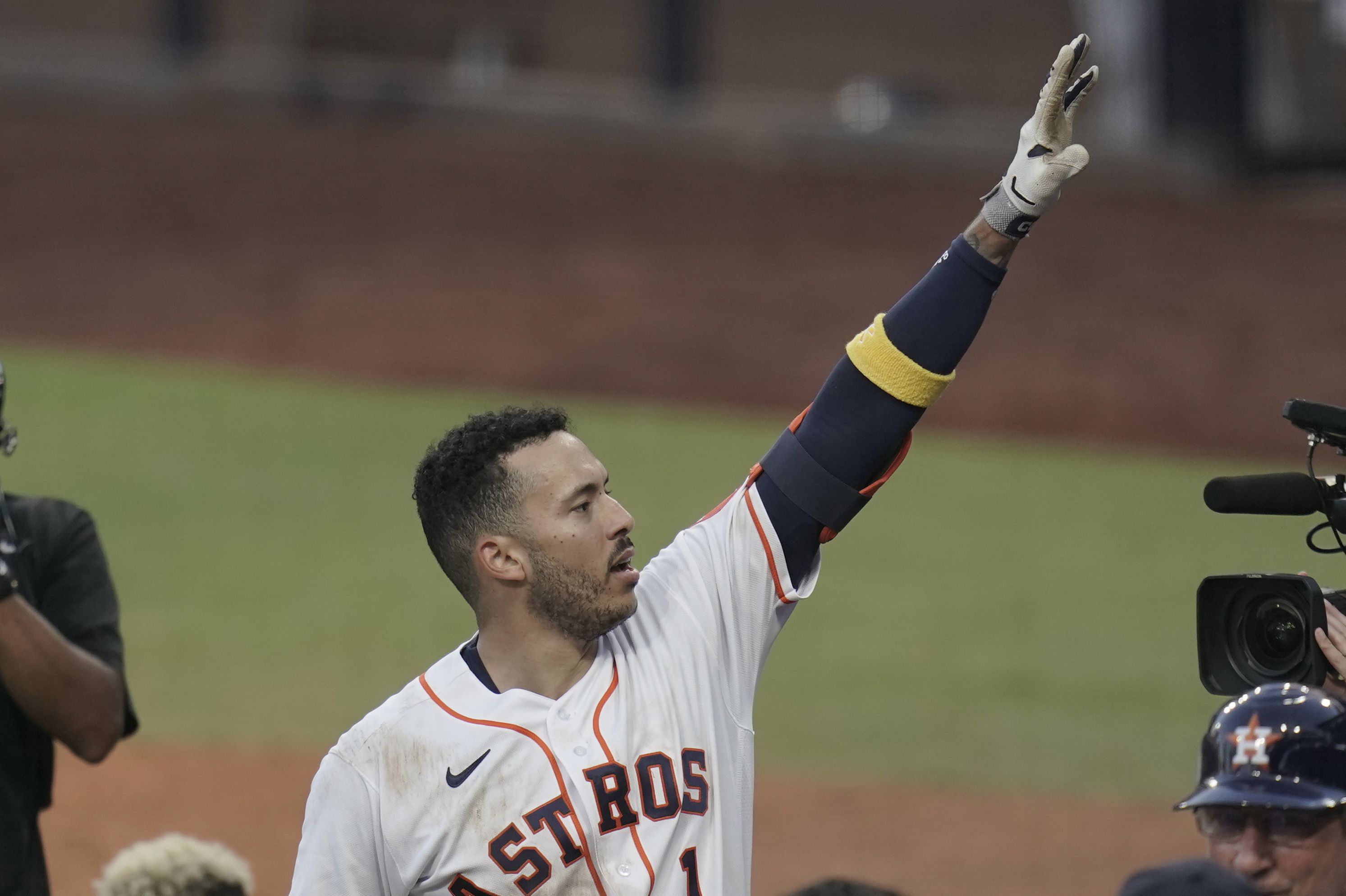 Carlos Correa's walk-off home run ties up, heats up a fun ALCS - The Boston  Globe