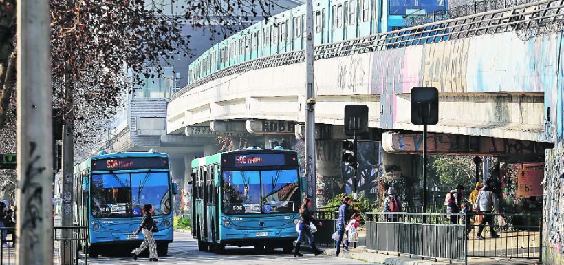 imagen-tematica-metro-y-micros-transantiago-40574890