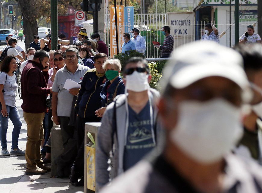 Personas con mascarillas