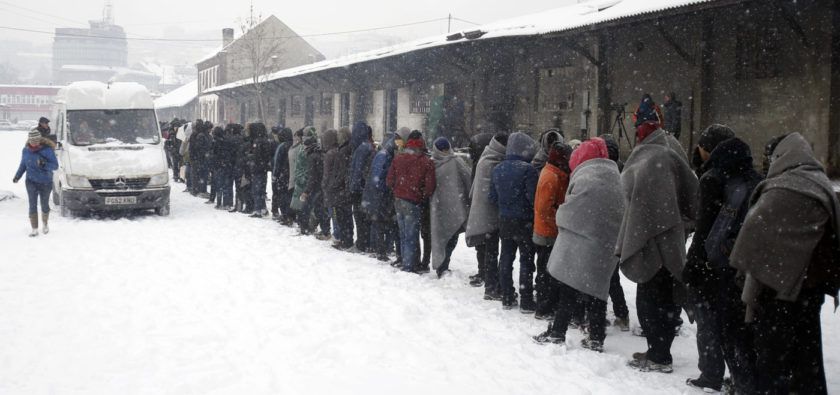 Migrants-queue-for-fo-17889105-e1484233140263-840x395.jpg