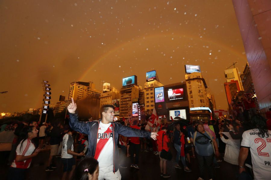 HINCHAS DE RIVER OBELISCO