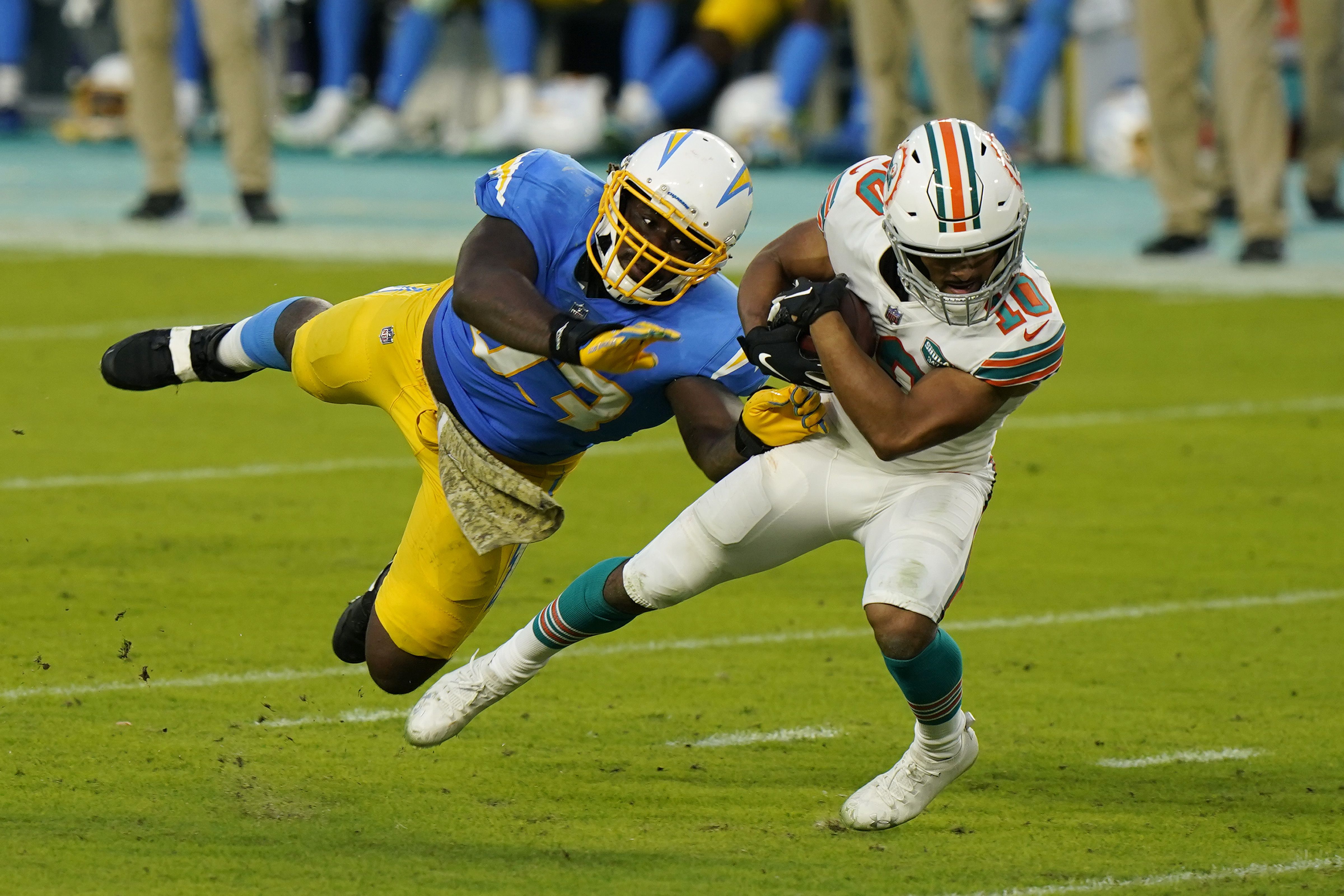 Report: Miami Dolphins release running back Jordan Howard - Dolphin Nation