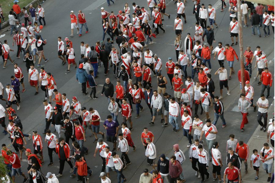 River fuera del Monumental