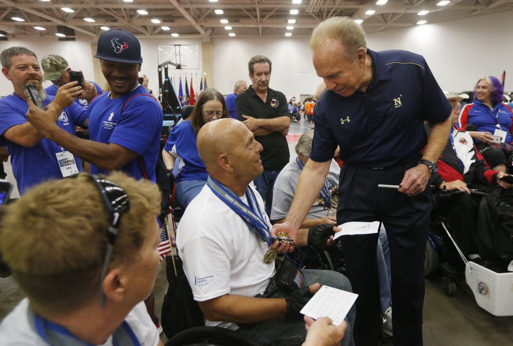 roger staubach t shirt