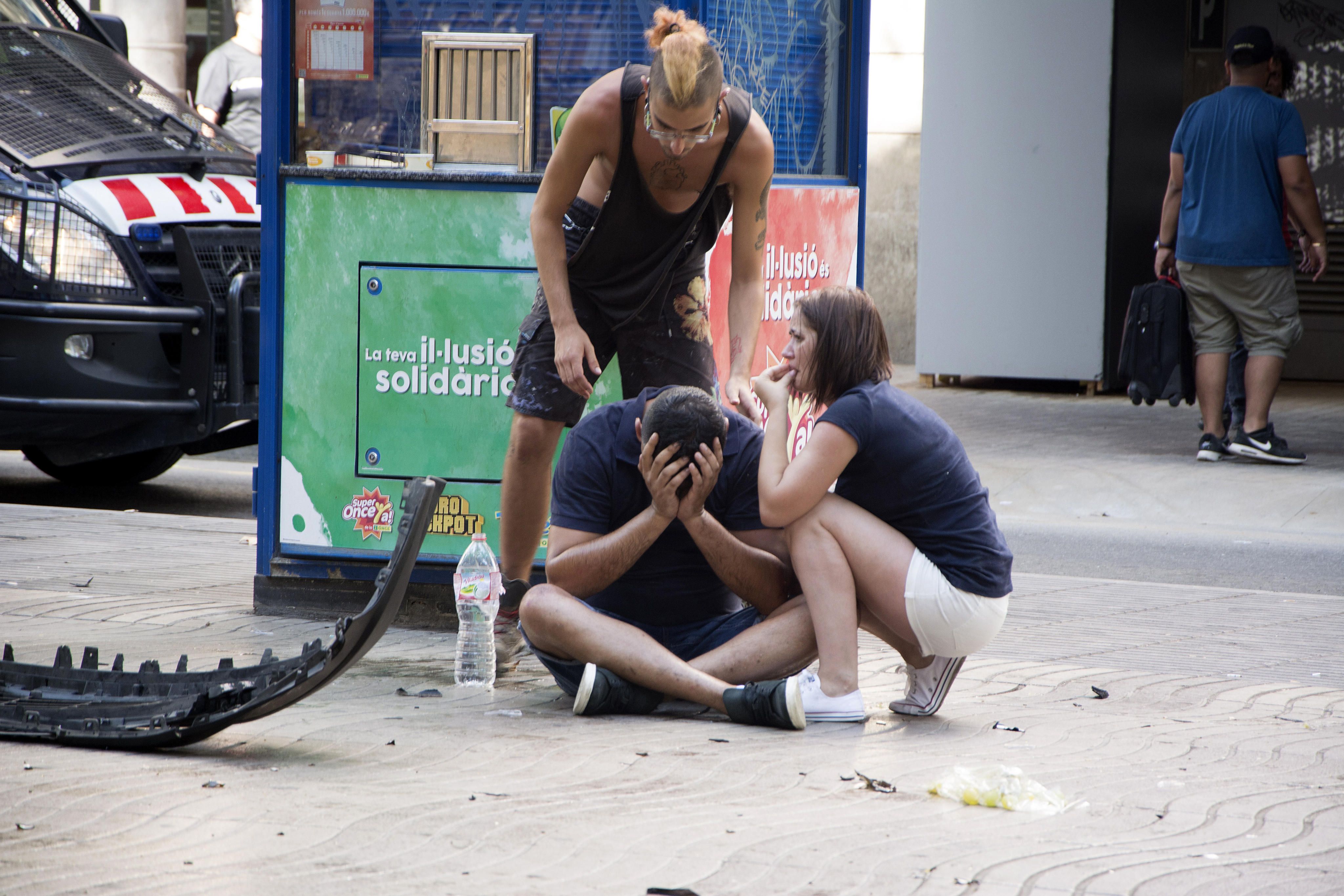 UNA FURGONETA ATROPELLA A VARIAS PERSONAS EN LAS RAMBLAS DE BARCELONA