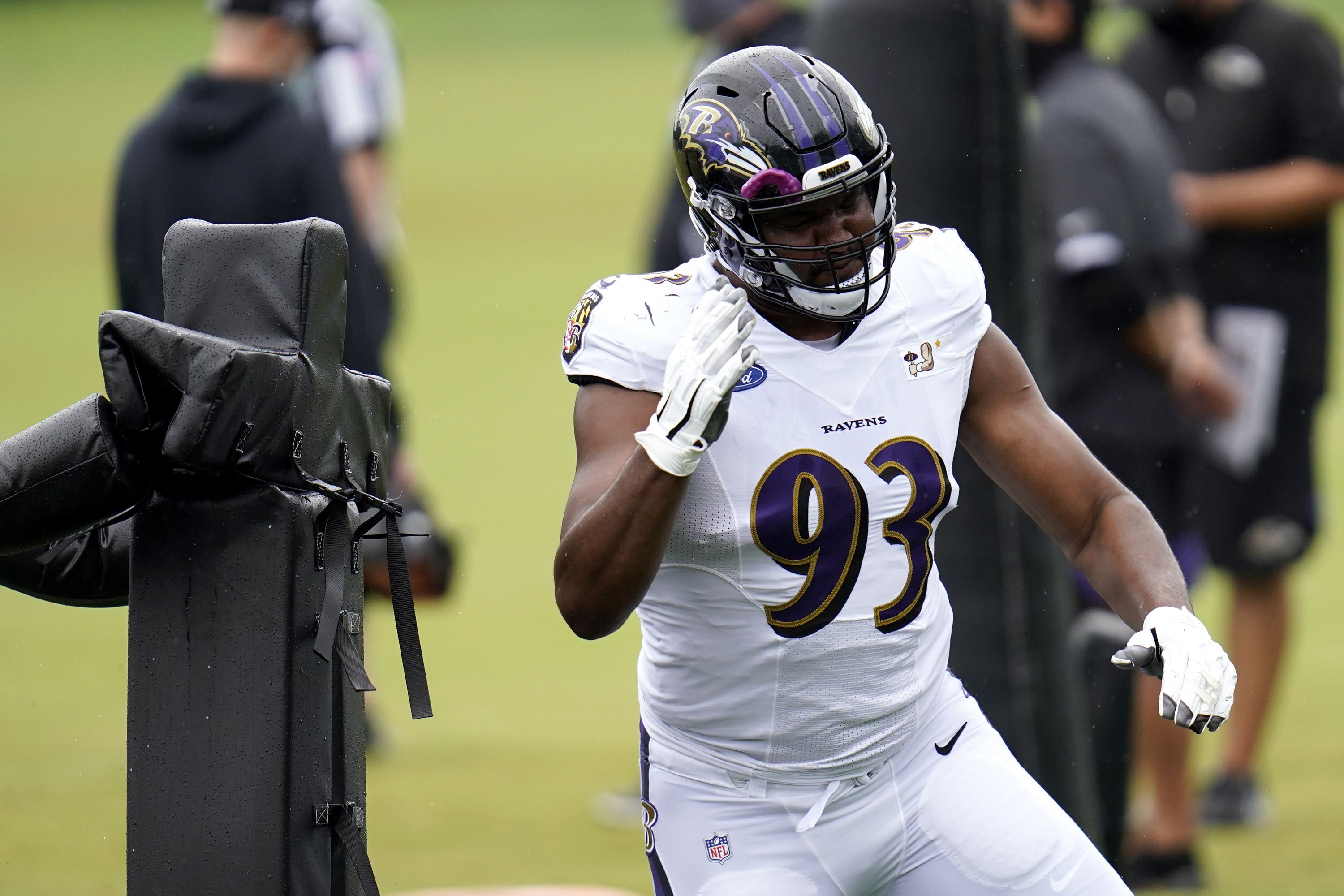 Baltimore Ravens injury updates: Calais Campbell, Khalil Dorsey leave game  vs. Colts 