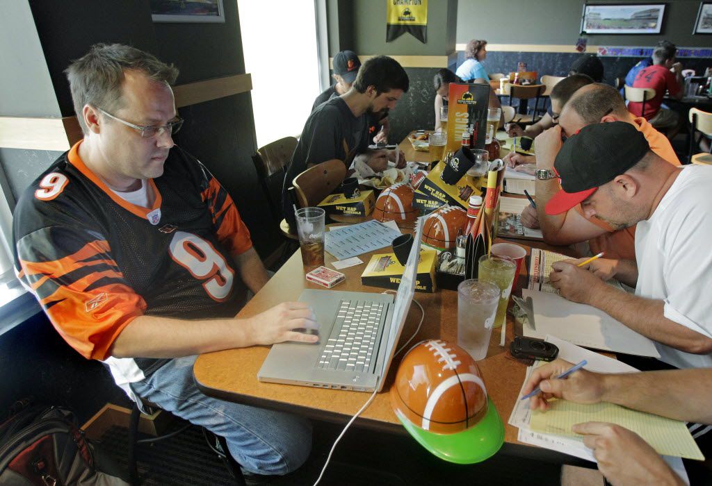 8 bars with fantasy football draft deals in Dallas-Fort Worth