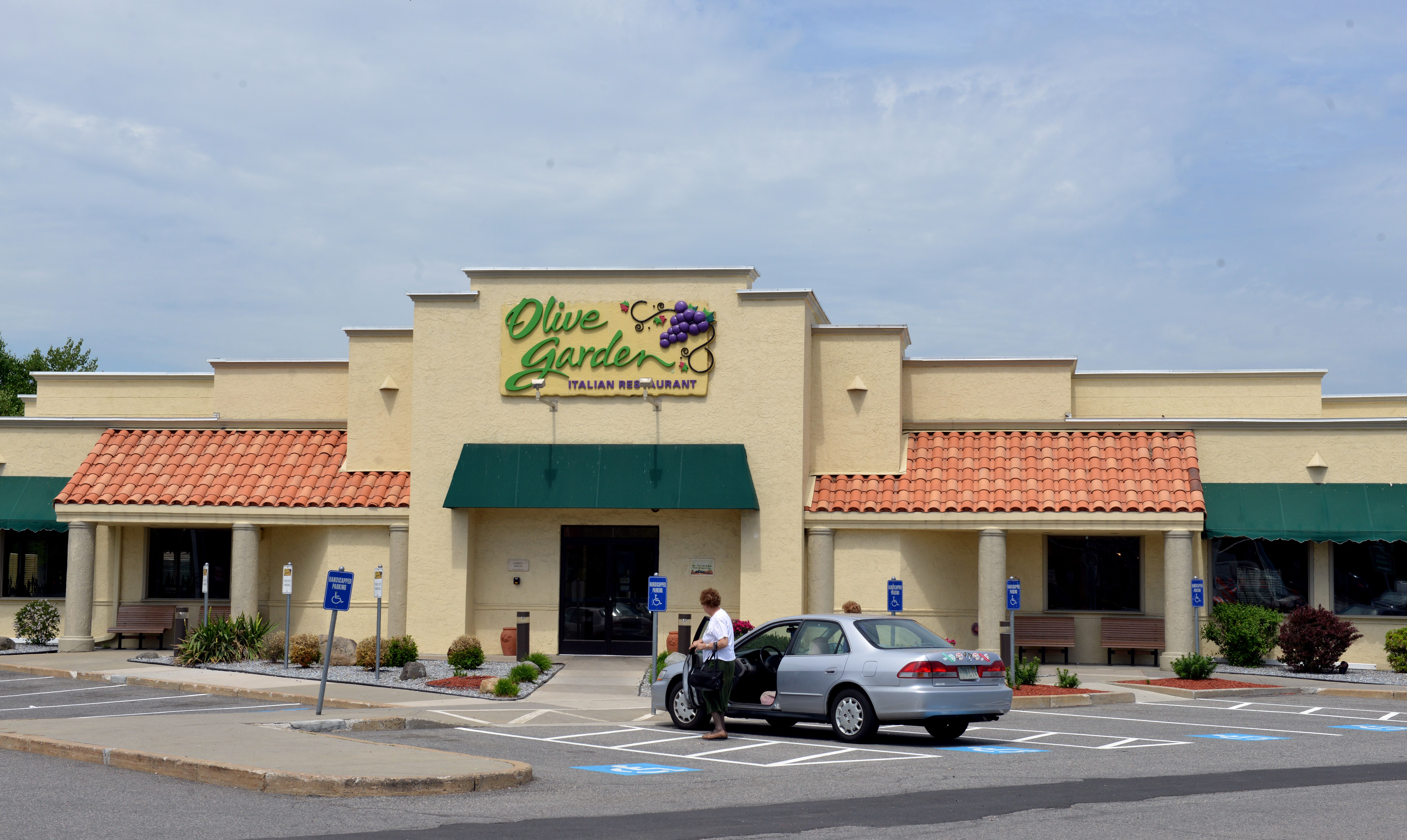 Olive Garden Permanently Closes Springfield Restaurant Masslive Com