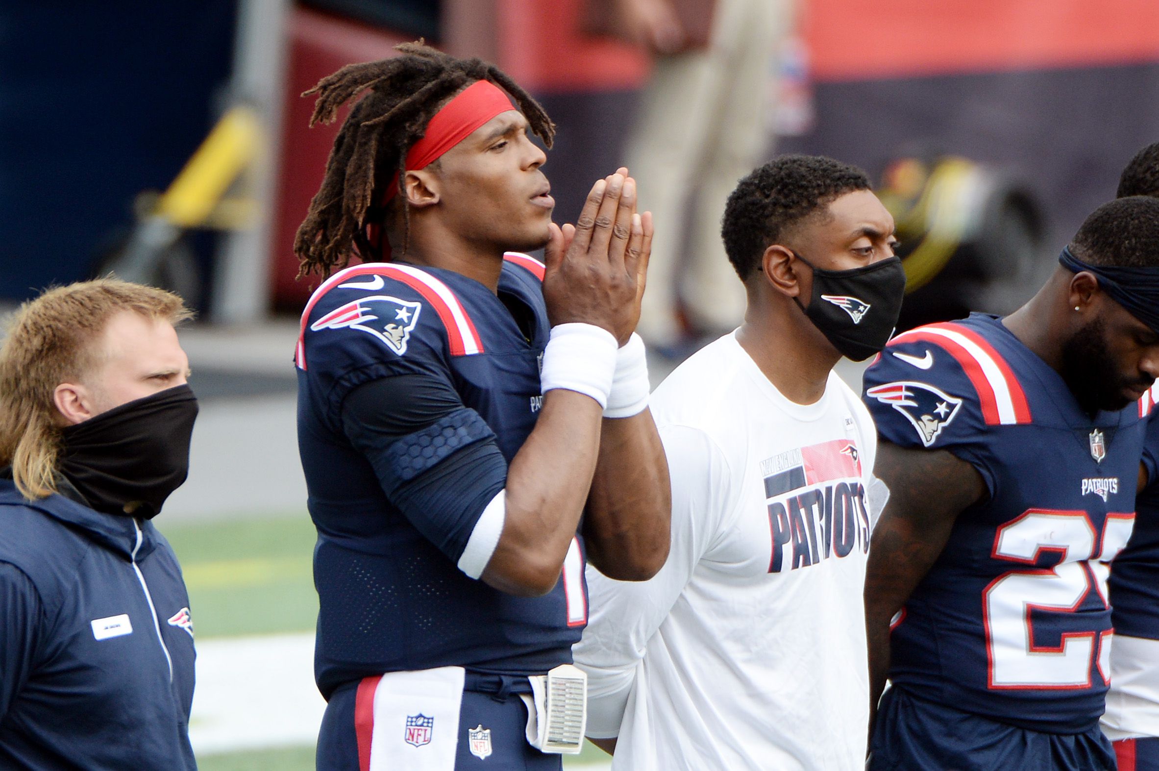 New England Patriots locker room divided between Mac Jones and