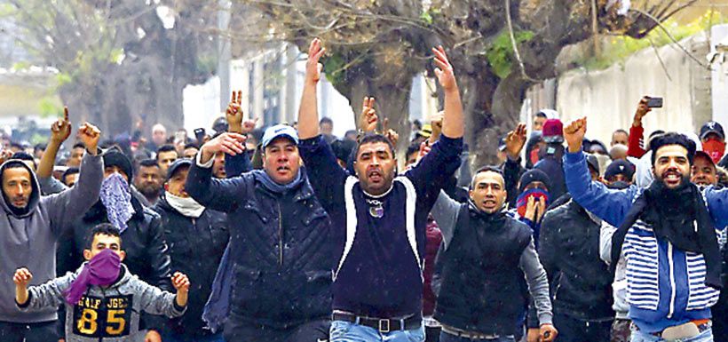 tunisian-protesters-gesture-towards-securit-40455311