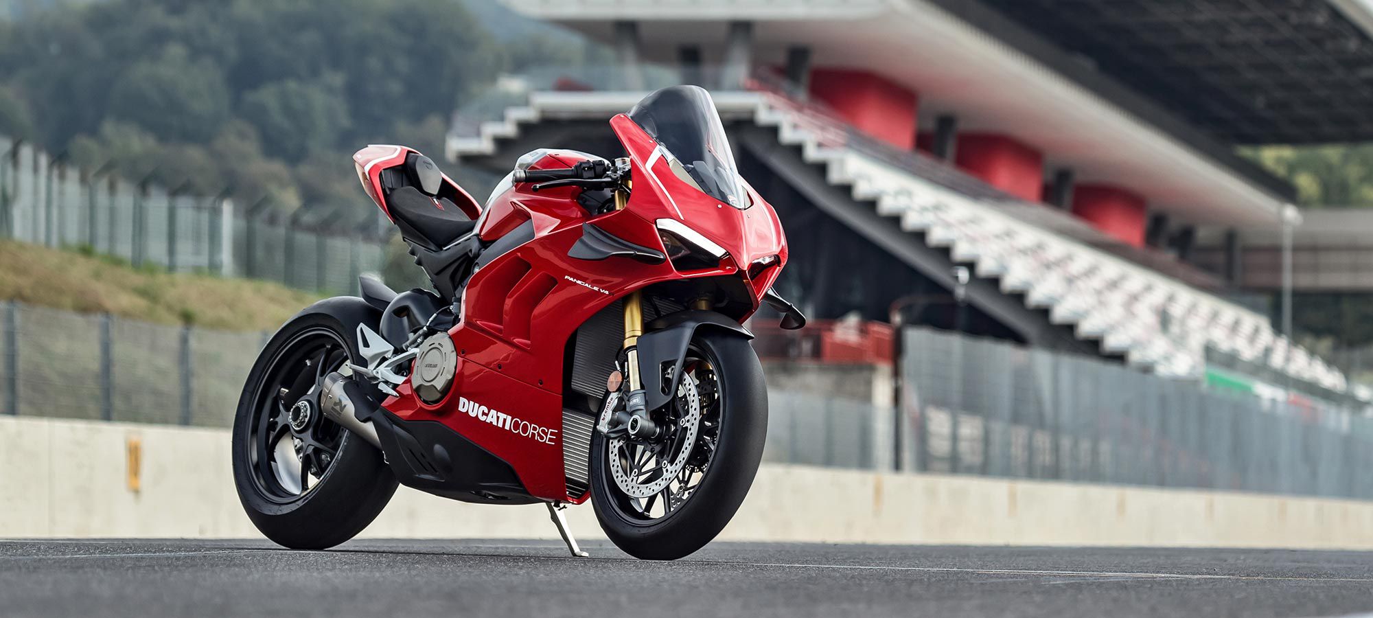 The 19 Ducati Panigale V4 R Is A 221 Horsepower Beast Cycle World
