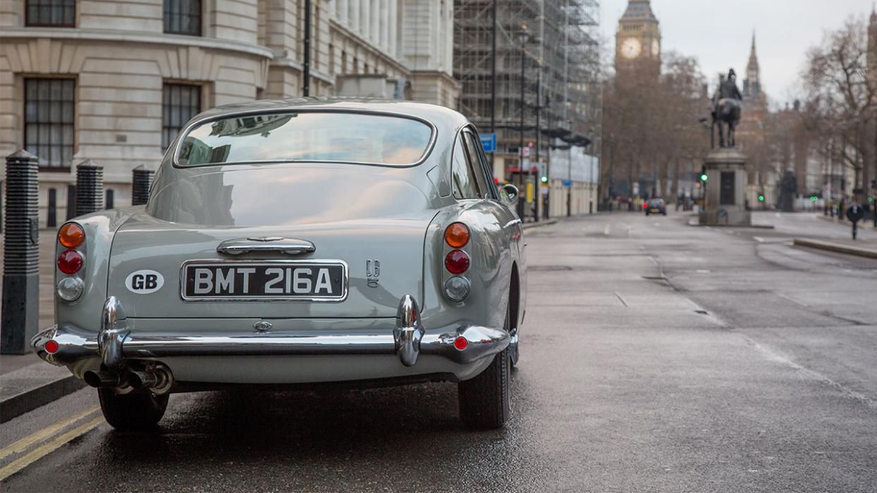 aston-martin-goldfinger-db5-continuation-edition-trasera