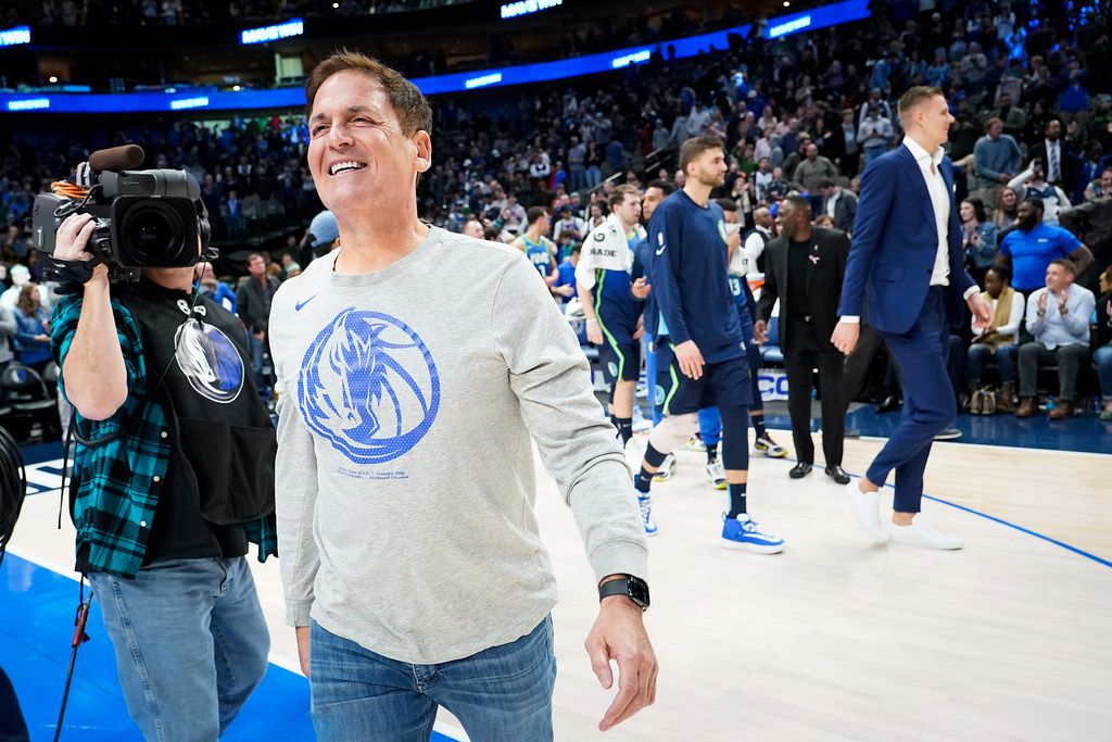 Dallas Mavericks Owner Mark Cuban Reunites Delonte West With Family