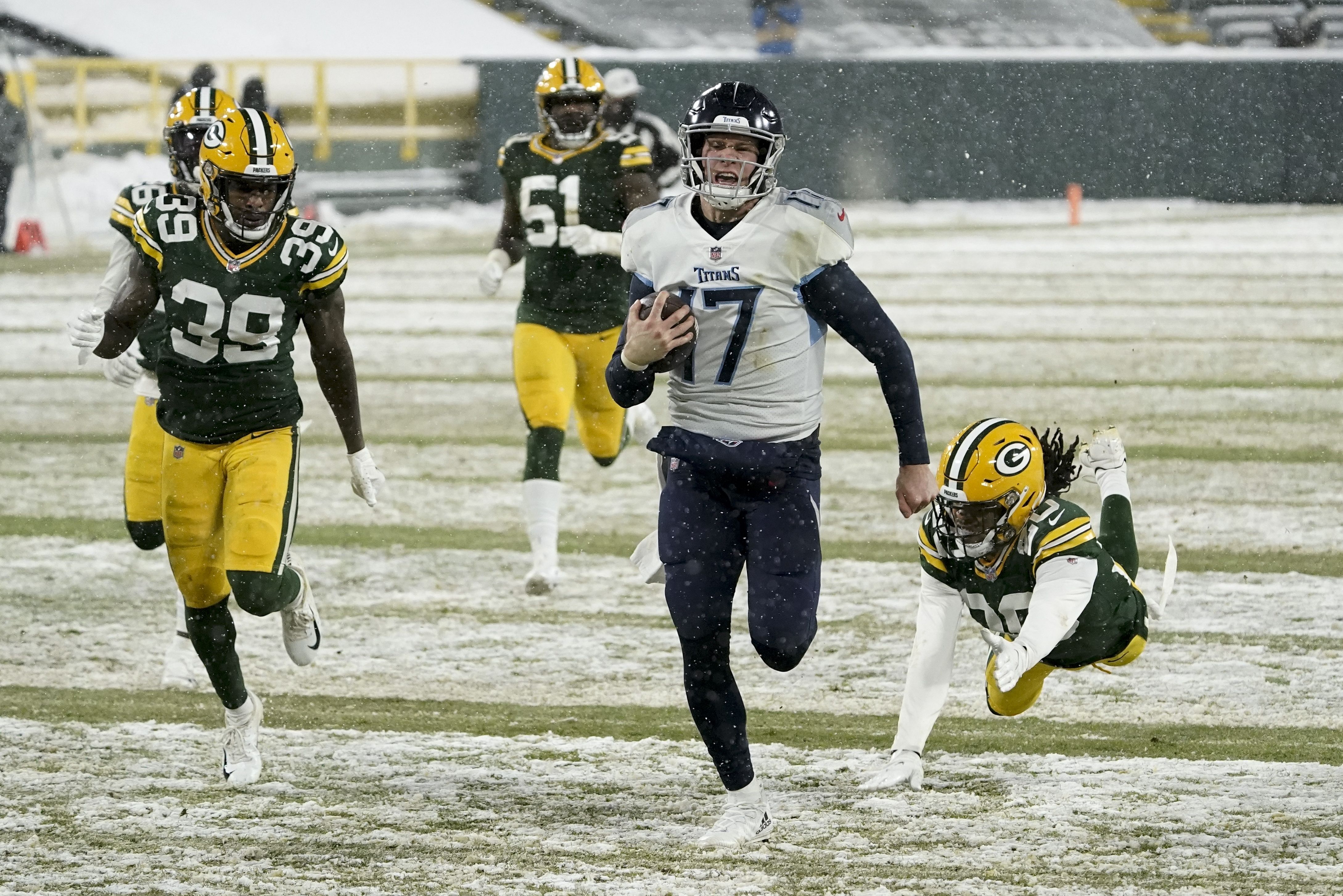 Adams Shines In Snow As Packers Trounce Titans, 40-14