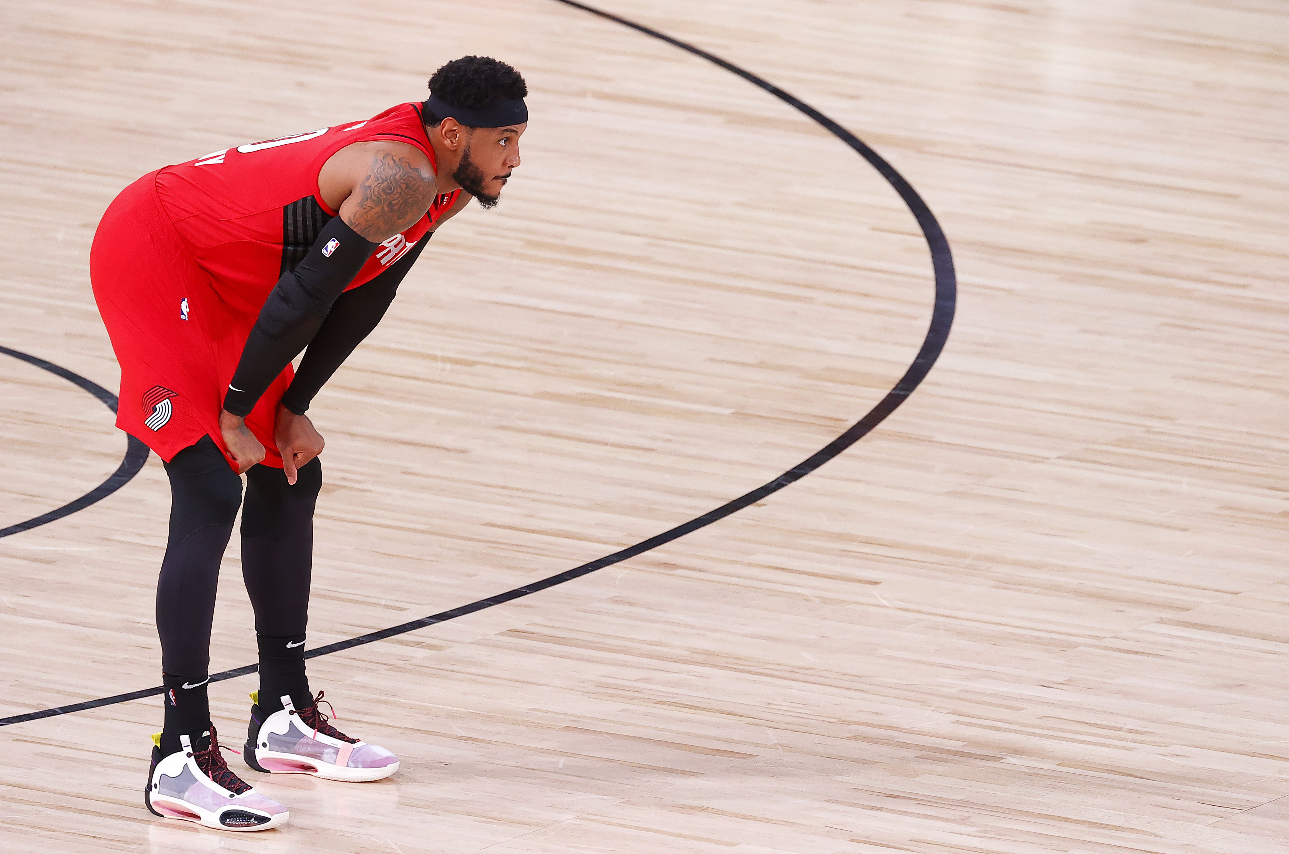 Damian Lillard exits Game 2 vs. Lakers with dislocated finger