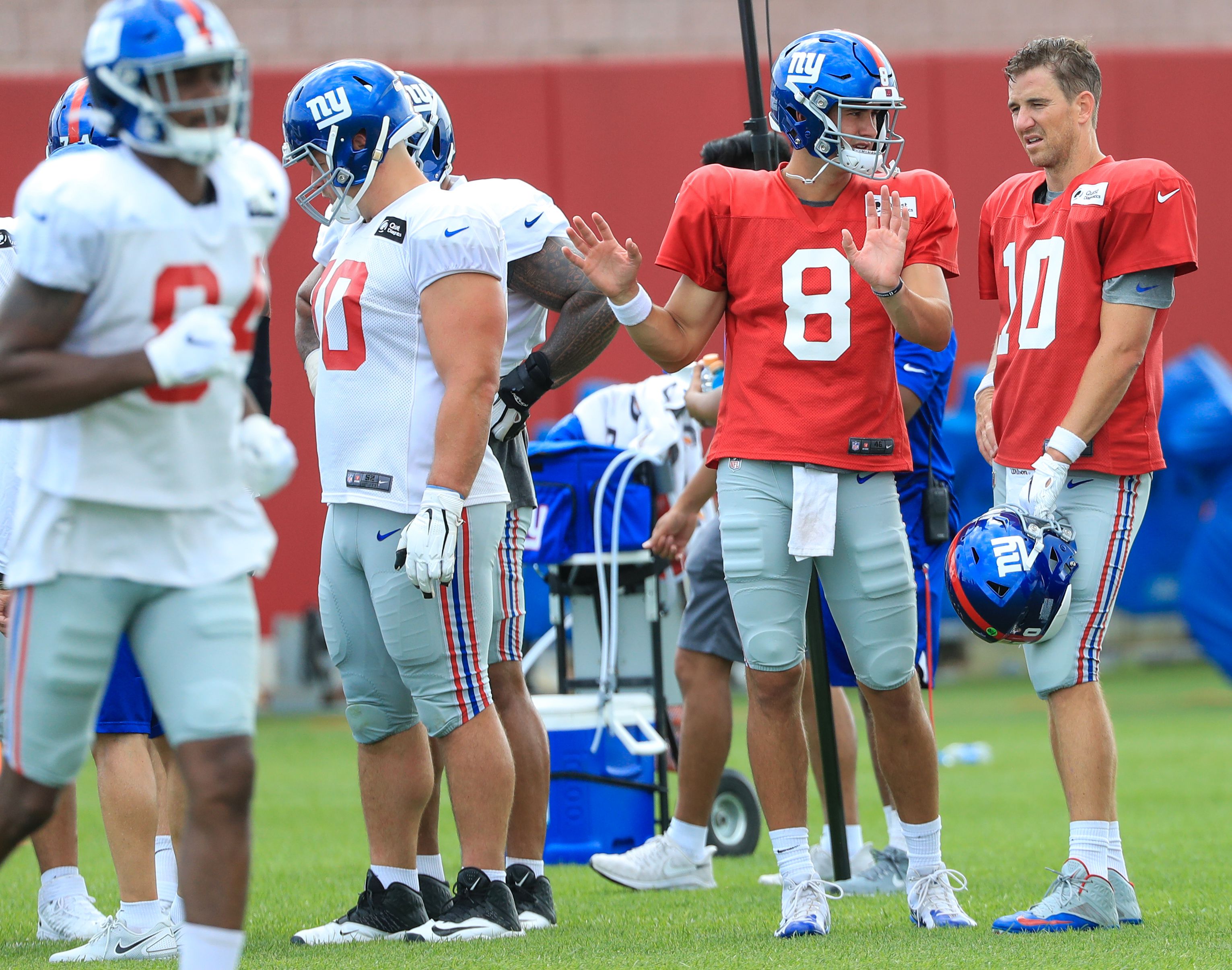 How did Giants' Eli Manning and Daniel Jones do in red zone at practice?  Final QB stats from minicamp 