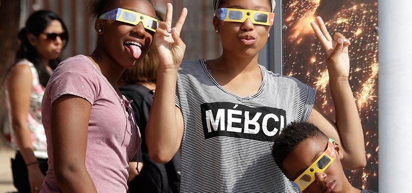 Jovenes-en-California-se-preparan-para-ver-el-eclipse-de-sol.jpg