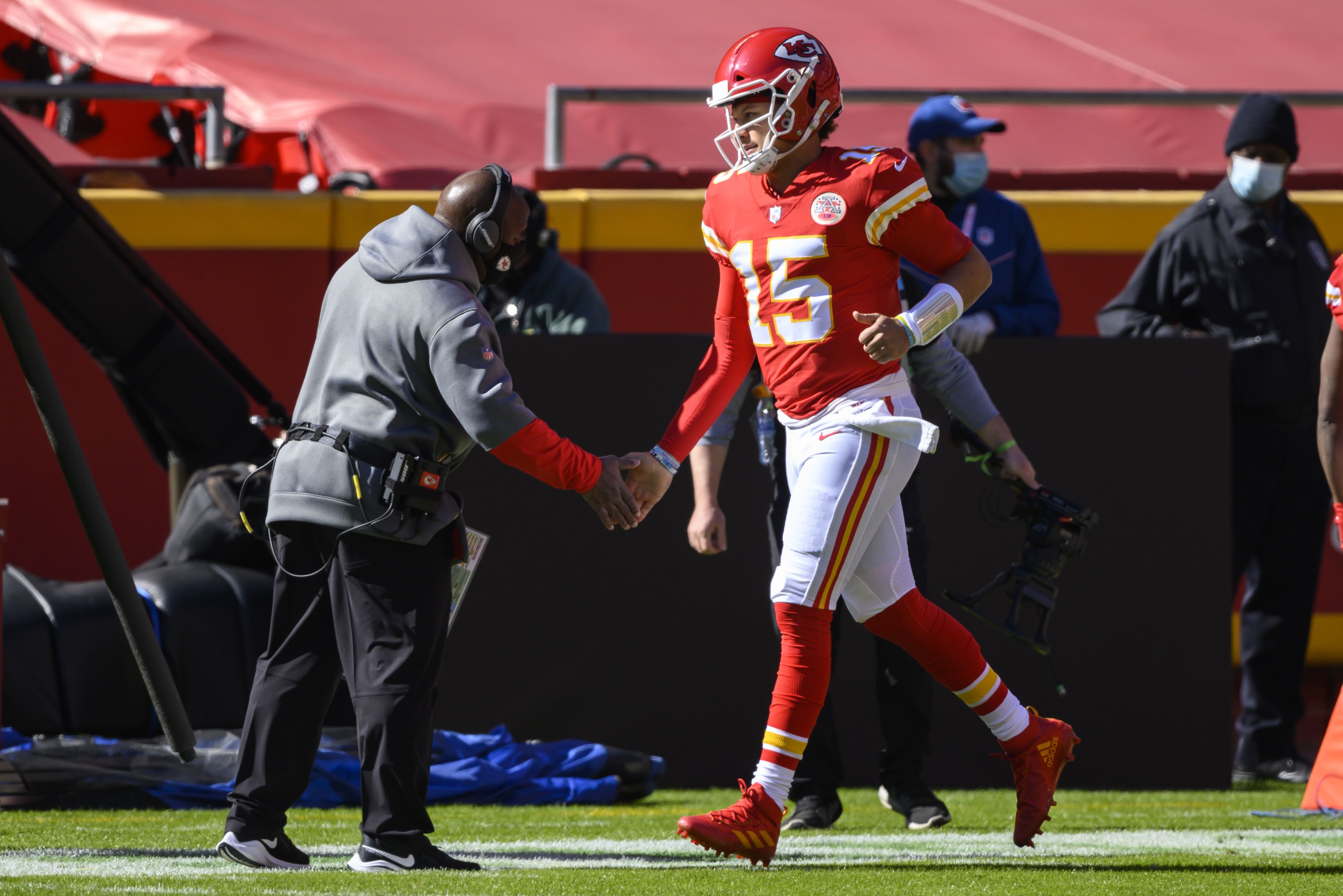 Patrick Mahomes: Eric Bieniemy's 'track record speaks for itself'