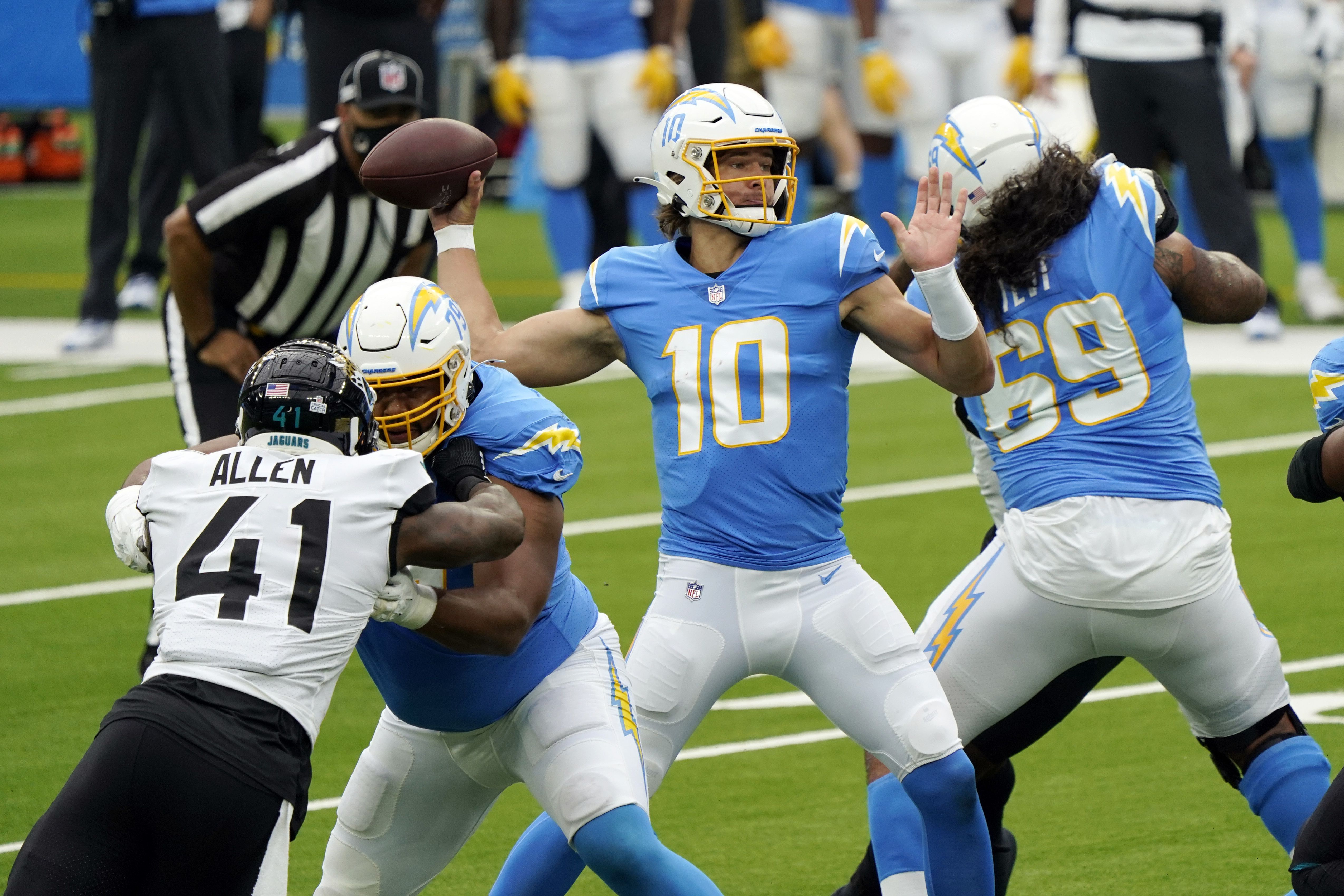 Alexander: Chargers' Herbert wins a QB duel that really wasn't one