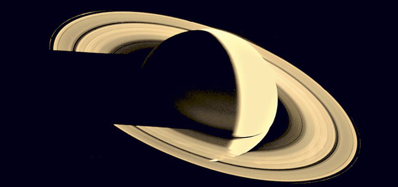 Saturno y su anillo tomados por la Voyager 1 en noviembre de 1980.