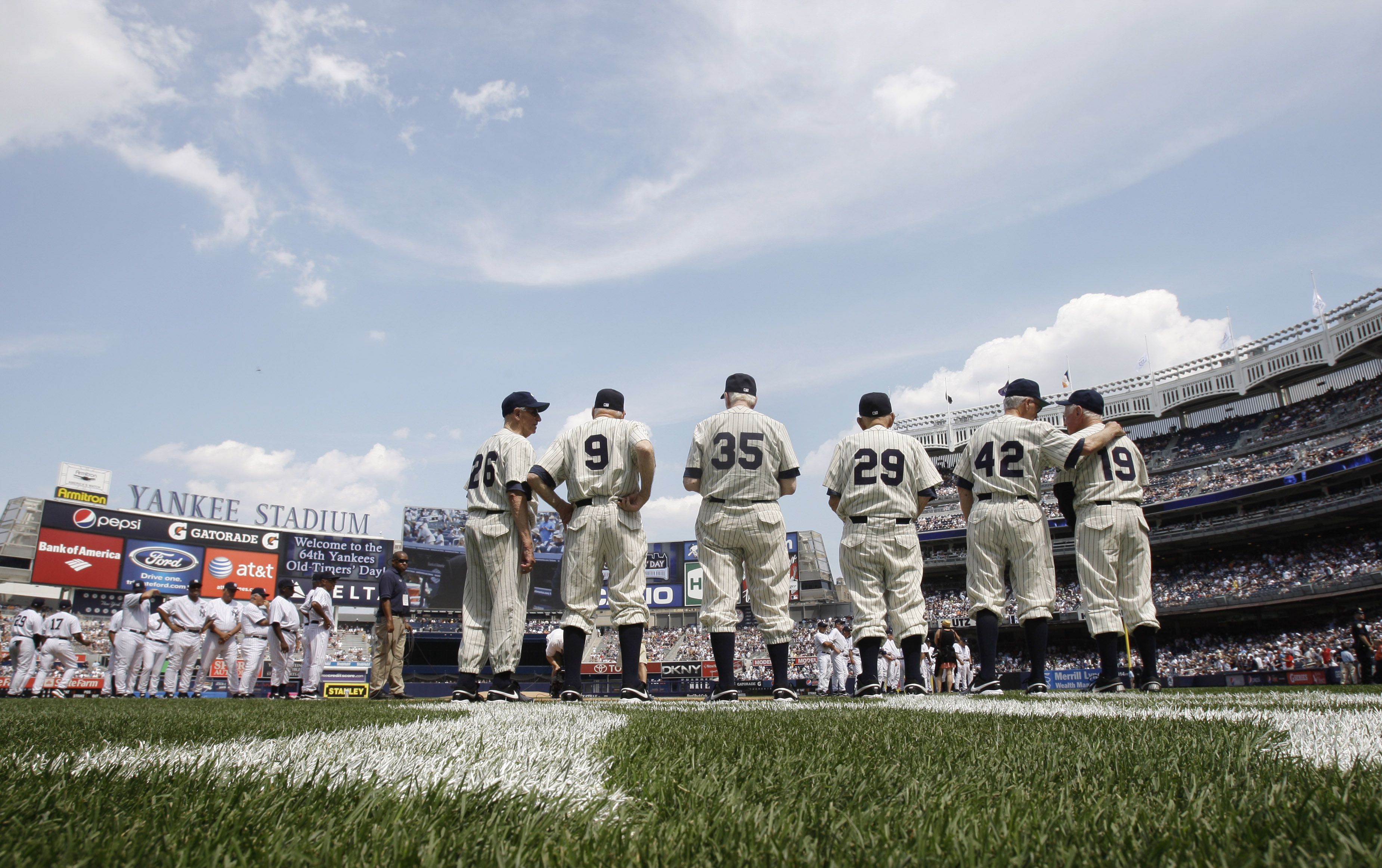 Yankees wear Whitey Ford patch for Game 5