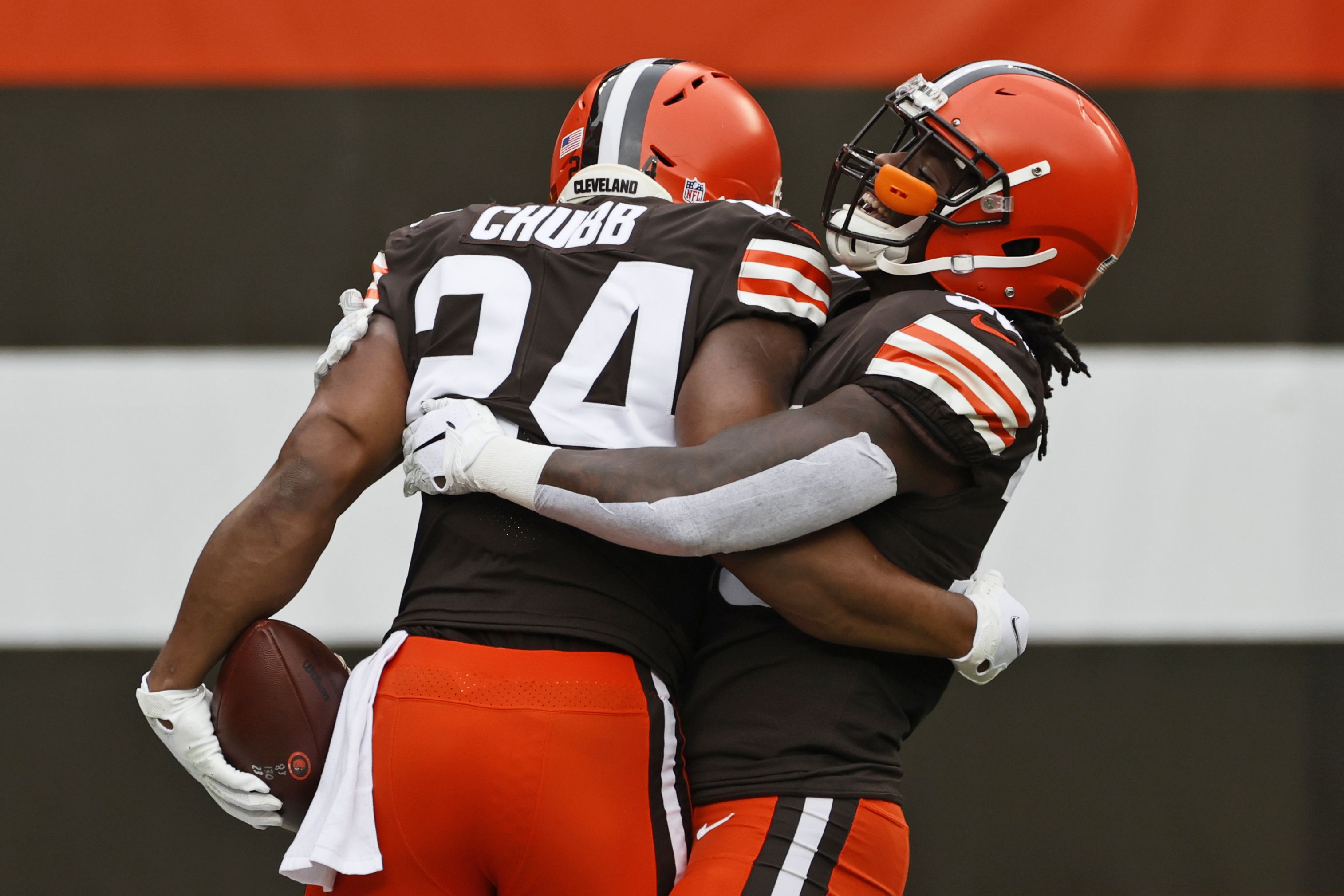 Browns end long playoff drought, survive late Steelers rally