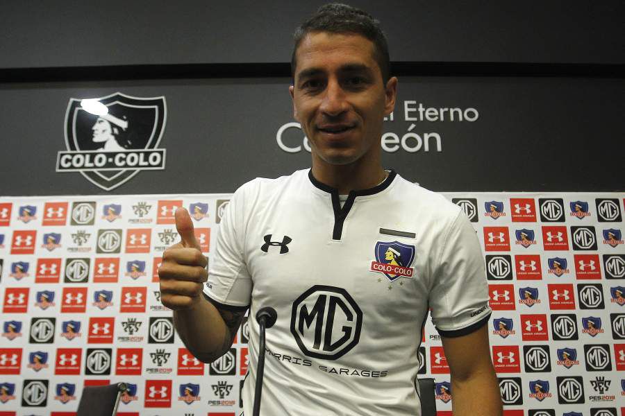 Presentación de Carlos Carmona en Colo Colo.