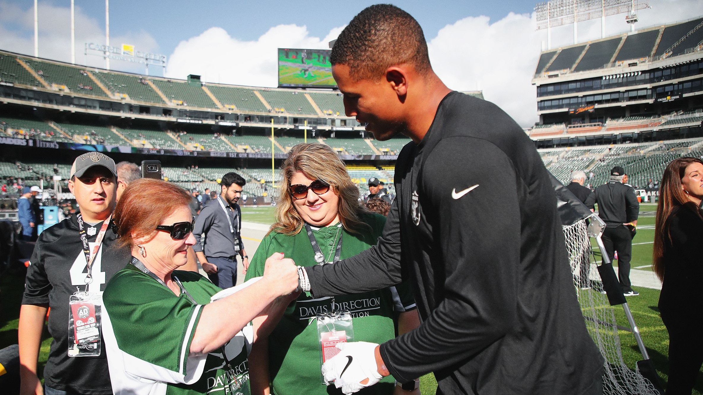 Raider's Darren Waller Helps Las Vegas Youth Stay Sober