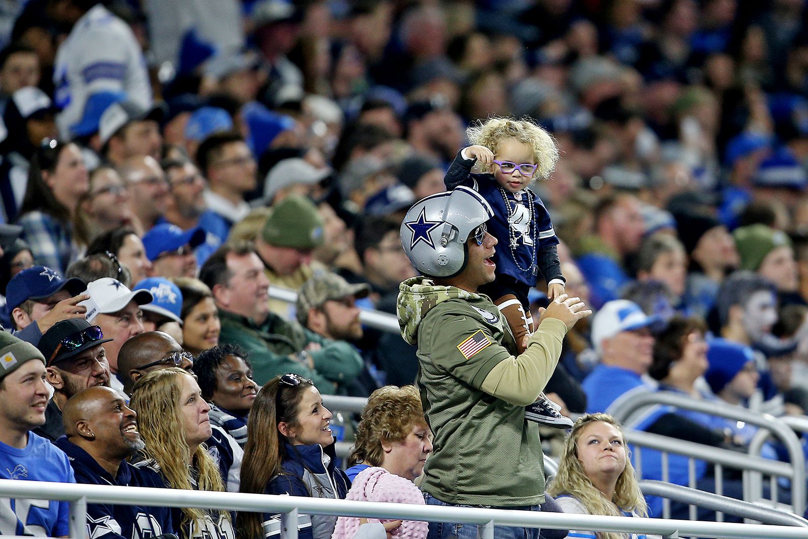 News: Lions vs Dallas run D, Cowboys gift bullied fan in Michigan