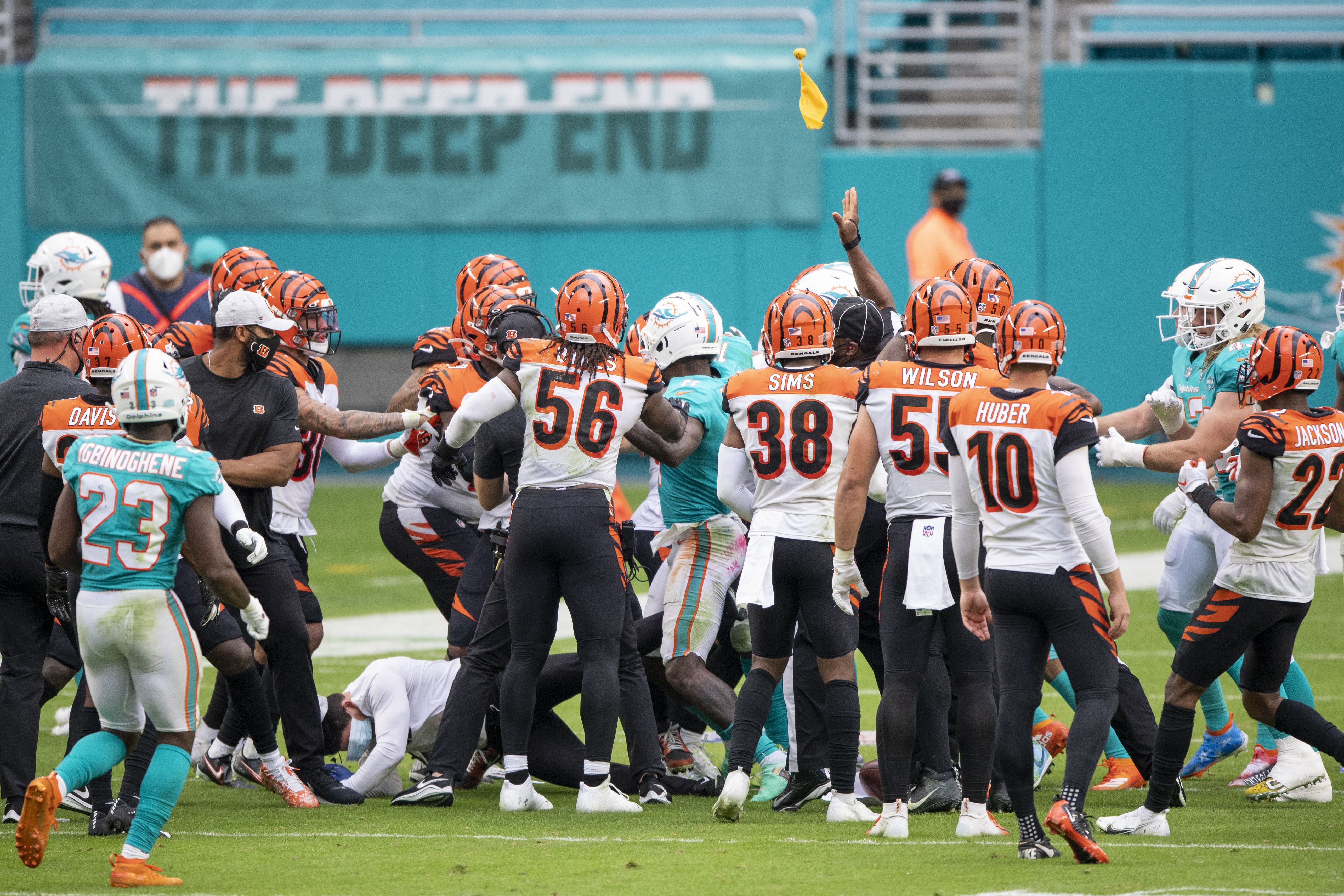 Bengals end 5-game losing streak, beat Raiders 30-16