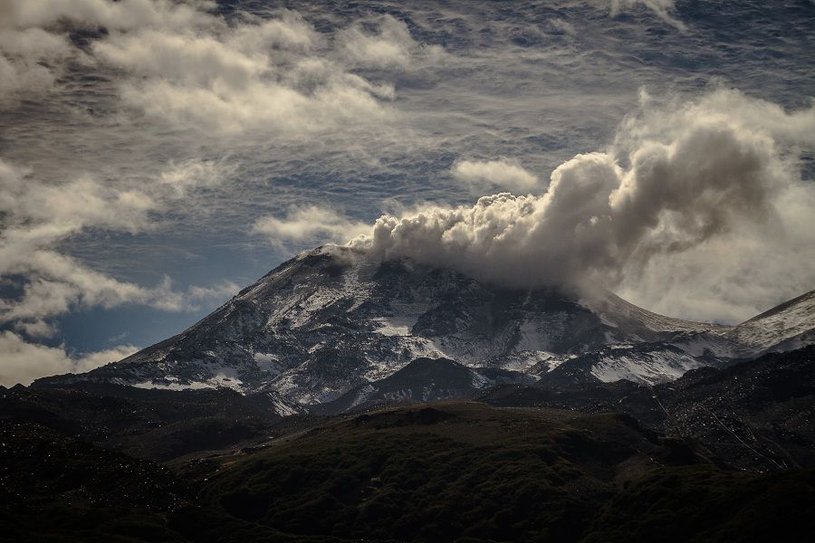 Volcán Nevados de Chillán presenta pulsos eruptivos