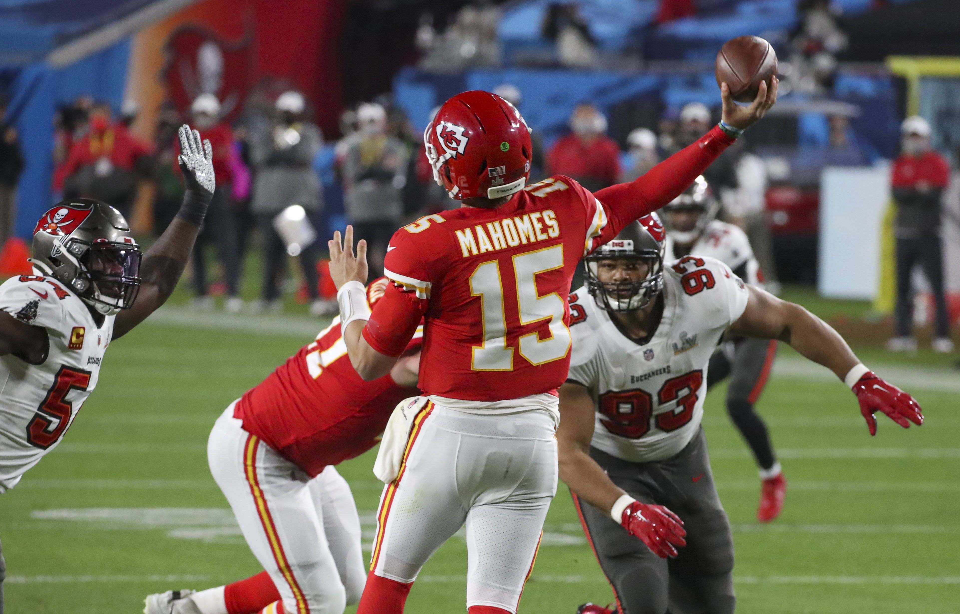 Super Bowl LV: Patrick Mahomes wows with acrobatic incompletions - Sports  Illustrated