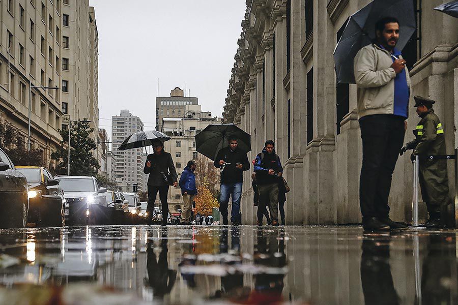 Imagen-LLUVIA-EN-COMUNA-DE-SANTIAGO27472.jpg