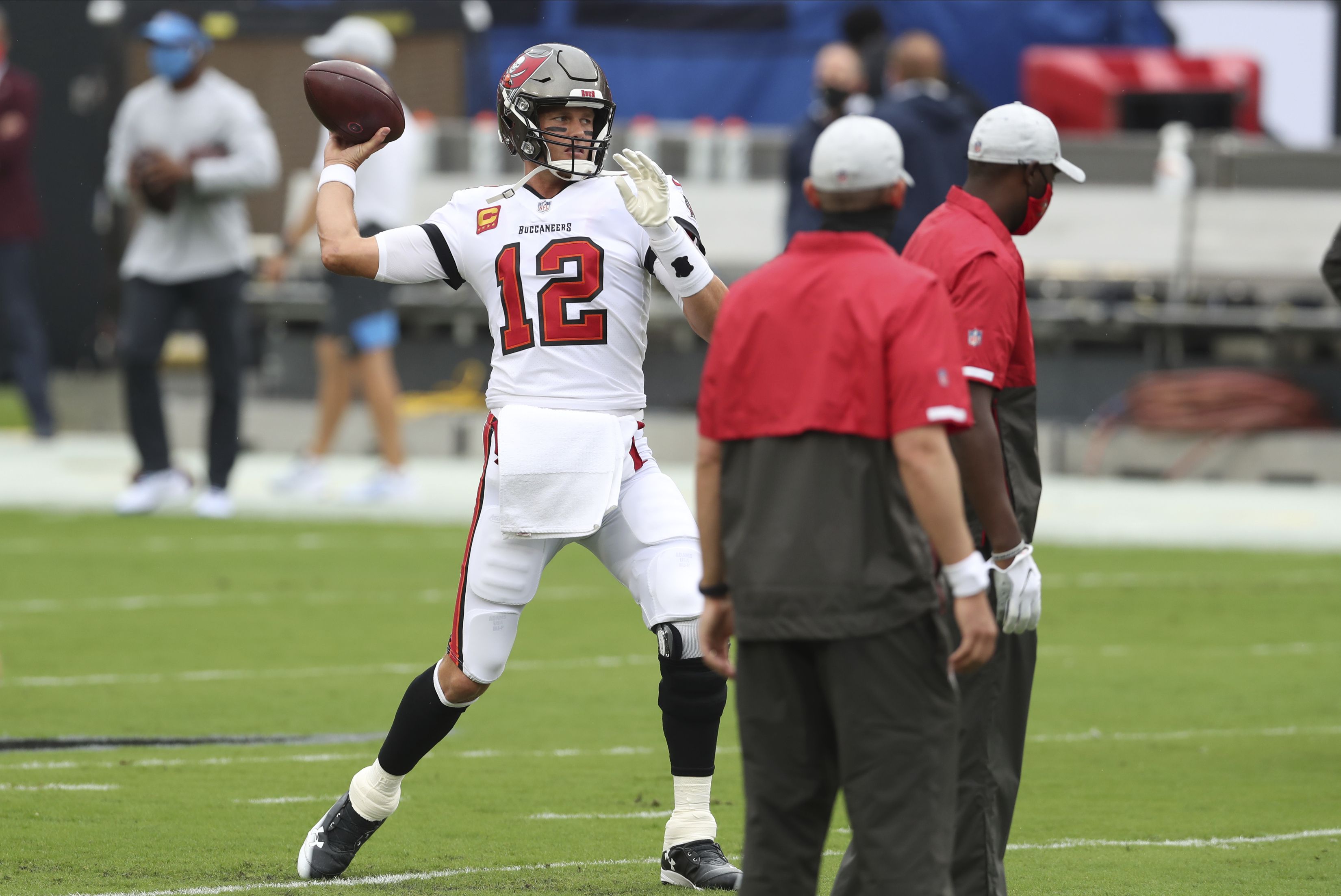 Tom Brady leads Tampa Bay Buccaneers to 38-31 win over LA Chargers