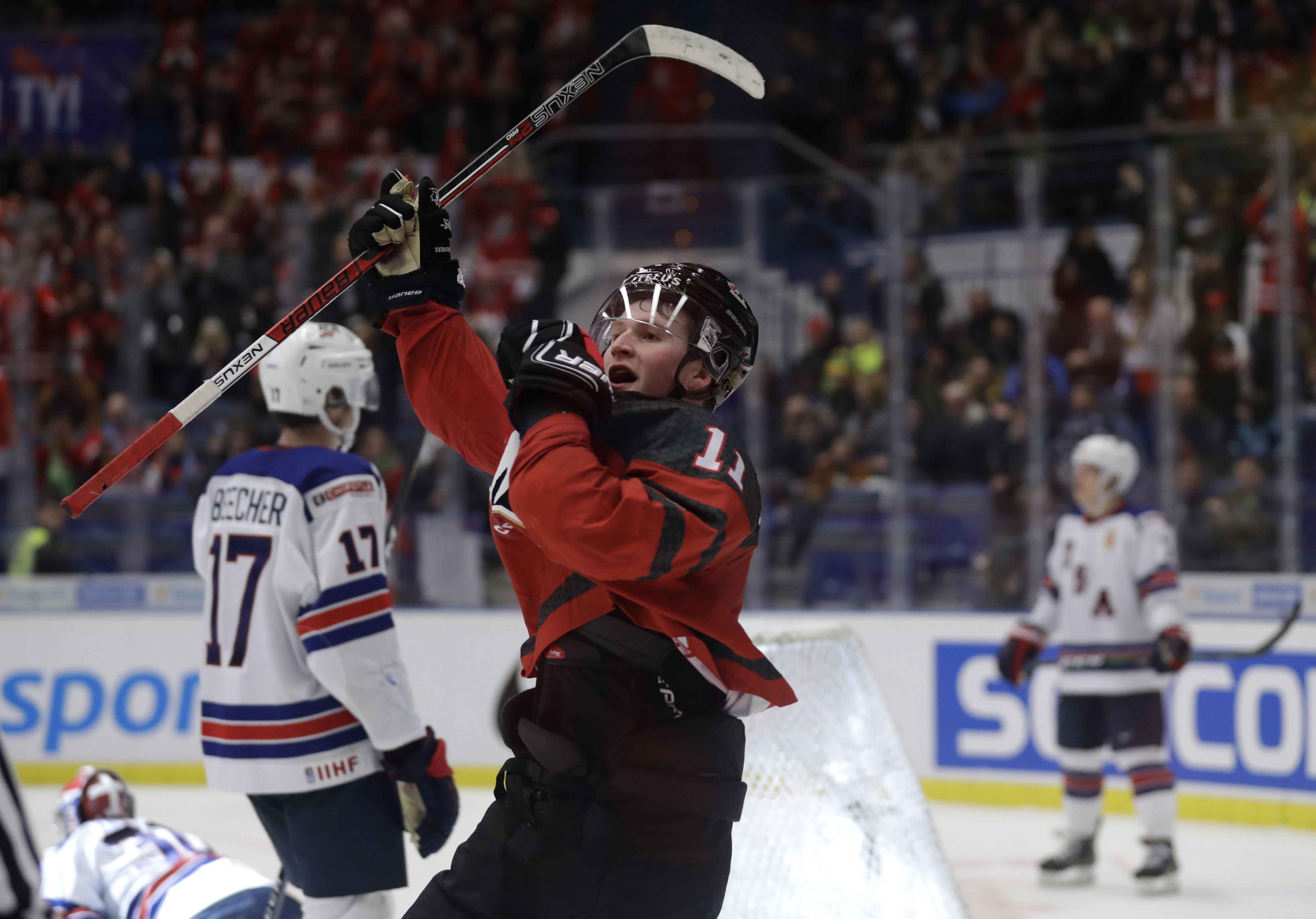 Coyotes' Barrett Hayton scores 2 goals in Canada's World Juniors win