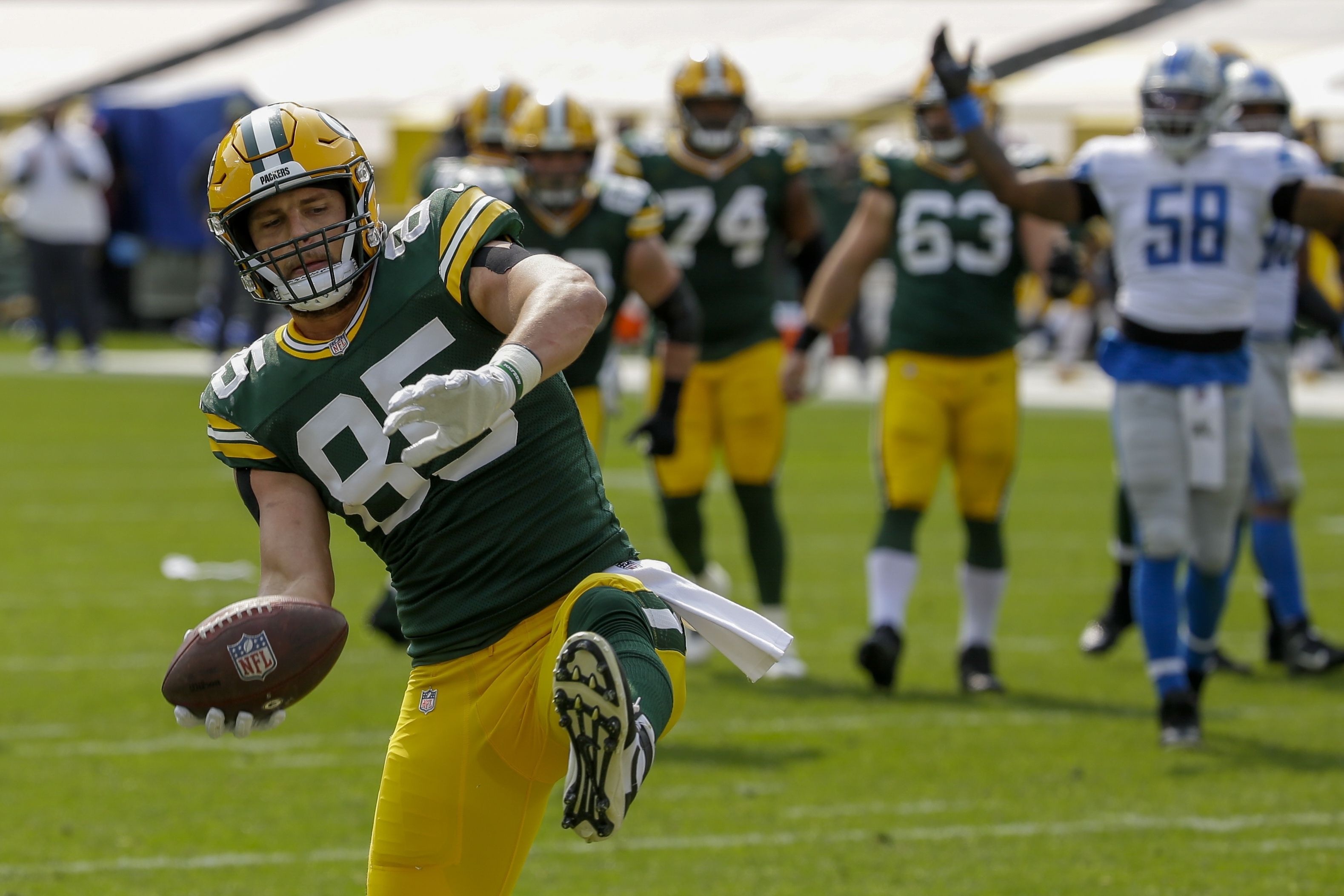 Jones' big day helps Packers beat Lions 42-21 in home opener