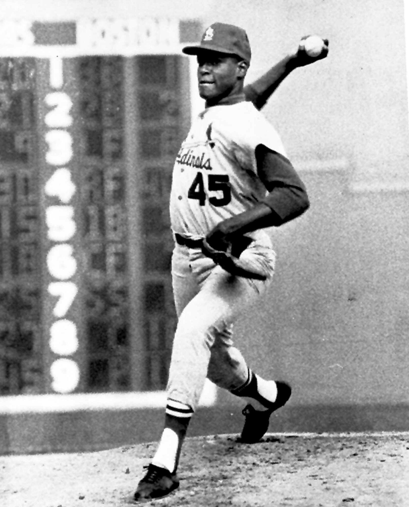 Bob Gibson, uncompromising St Louis Cardinals pitching ace, dies aged 84, MLB