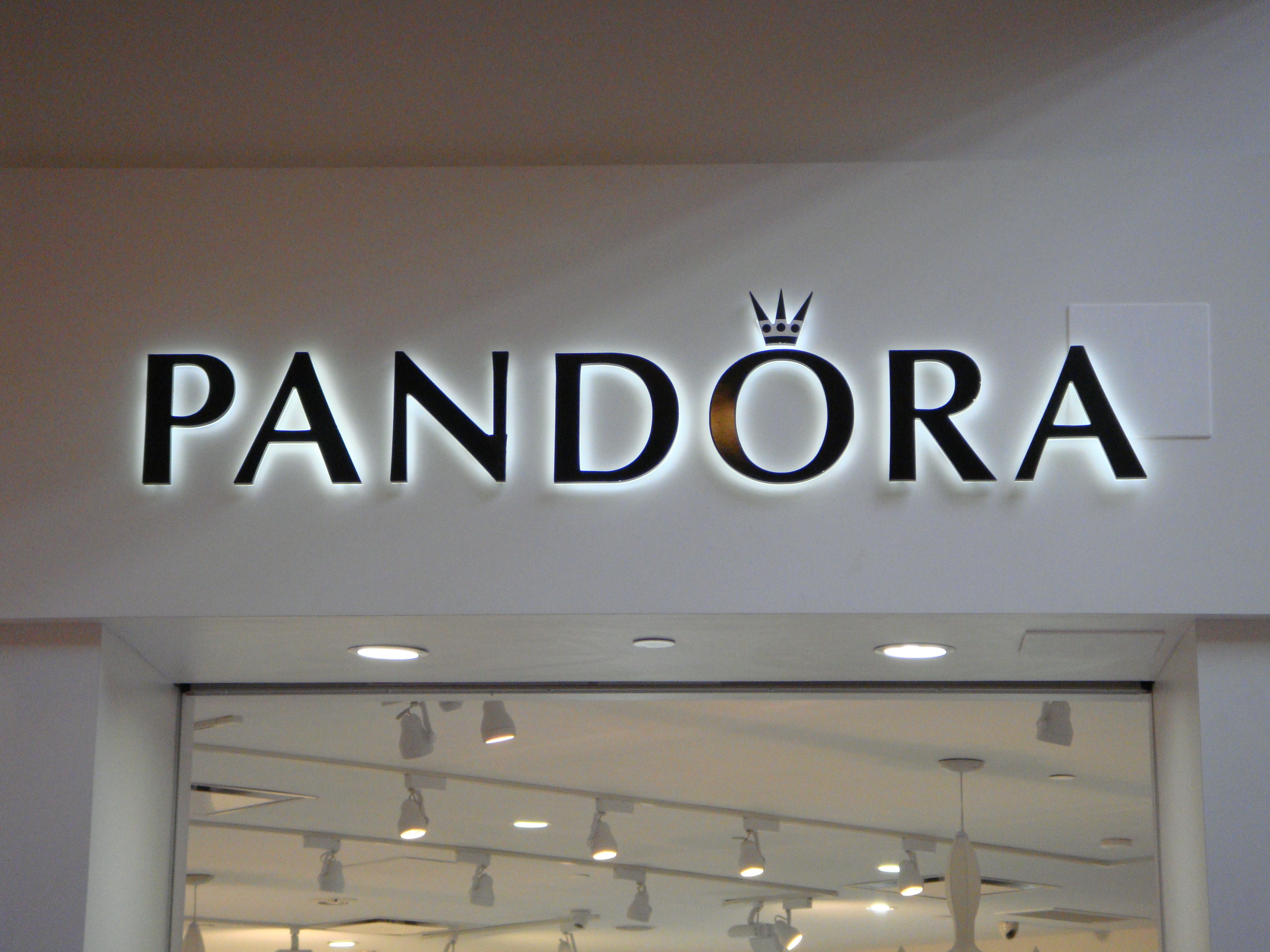 Pandora S Revamped Jewelry Store Will Make Its U S Debut At N J