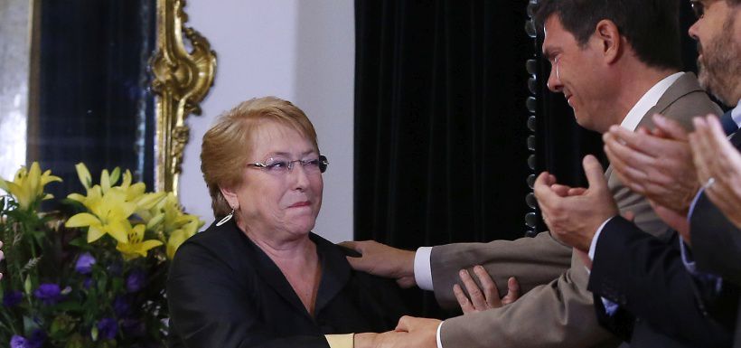 Bachelet acepta la renuncia del ministro de Transportes.