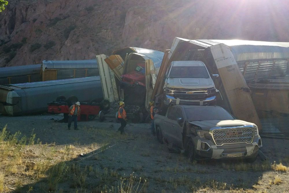 Descarrila-un-tren-cargado-de-Jeep-Galdiator-3.jpg