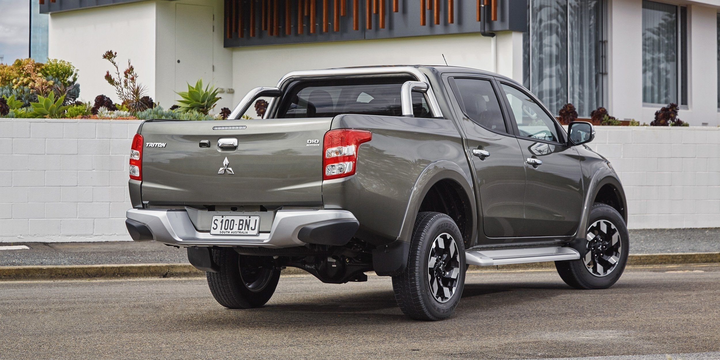 mitsubishi-l200-2018-first-drive-price-performance-and-review-1.jpg