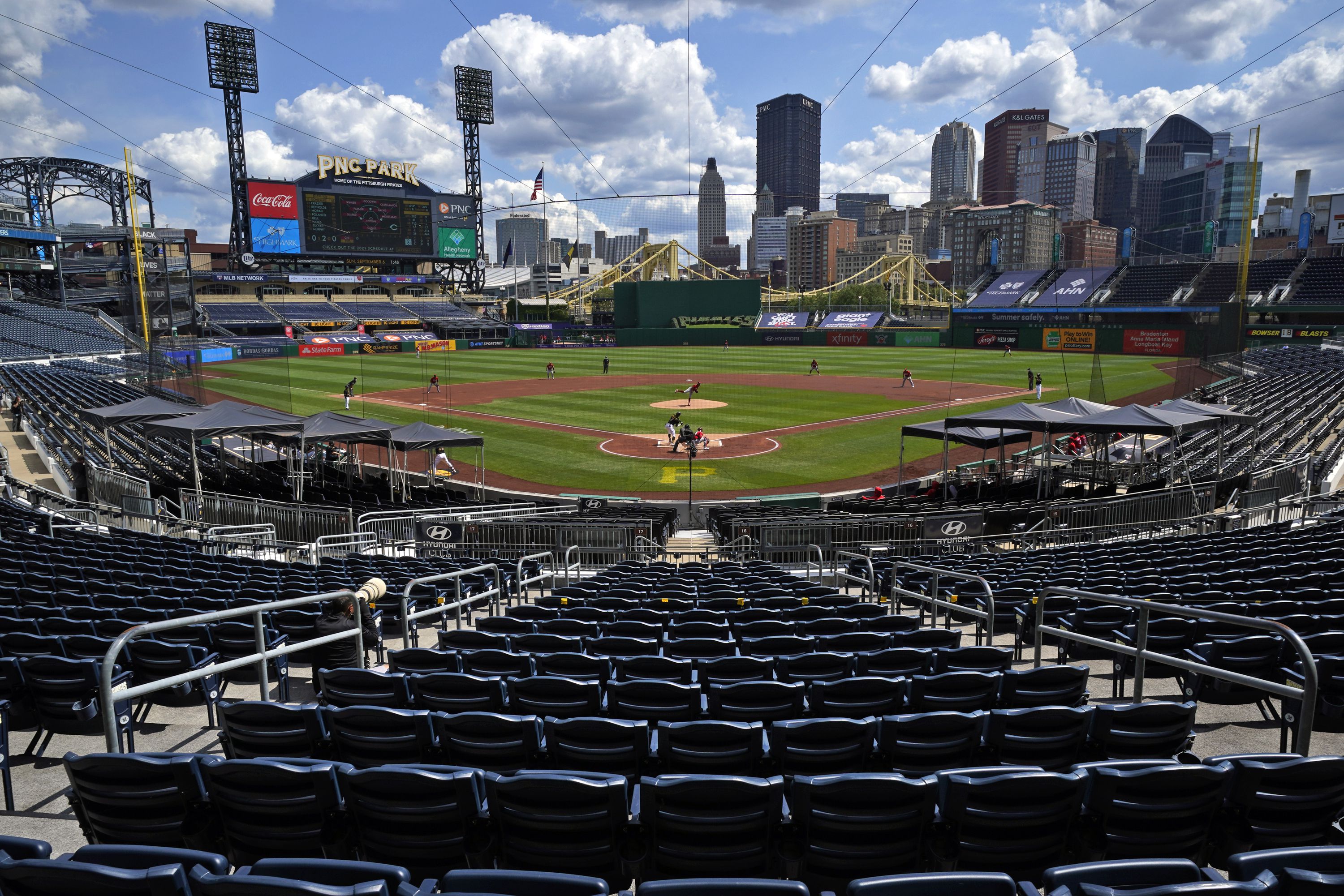 For the 'Great One'; Pirates, MLB honor Roberto Clemente