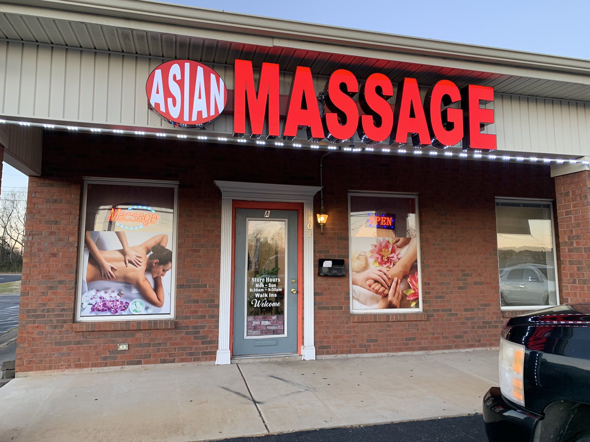 Women charged with promoting prostitution at massage parlor - al.com