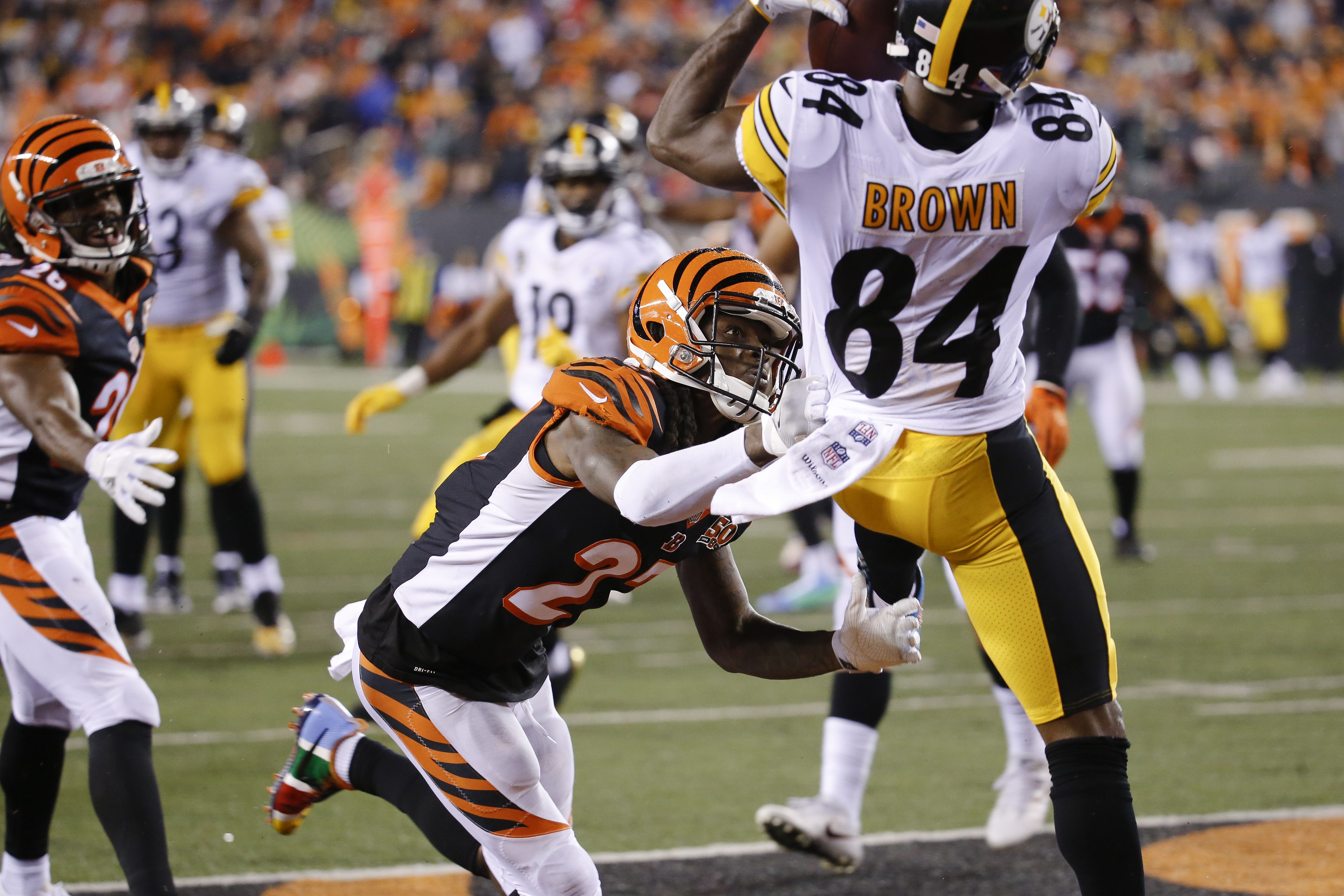 JuJu Smith-Schuster Claimed Vontaze Burfict Threatened Him During 'The Most  Physical Game' Of His Career - BroBible