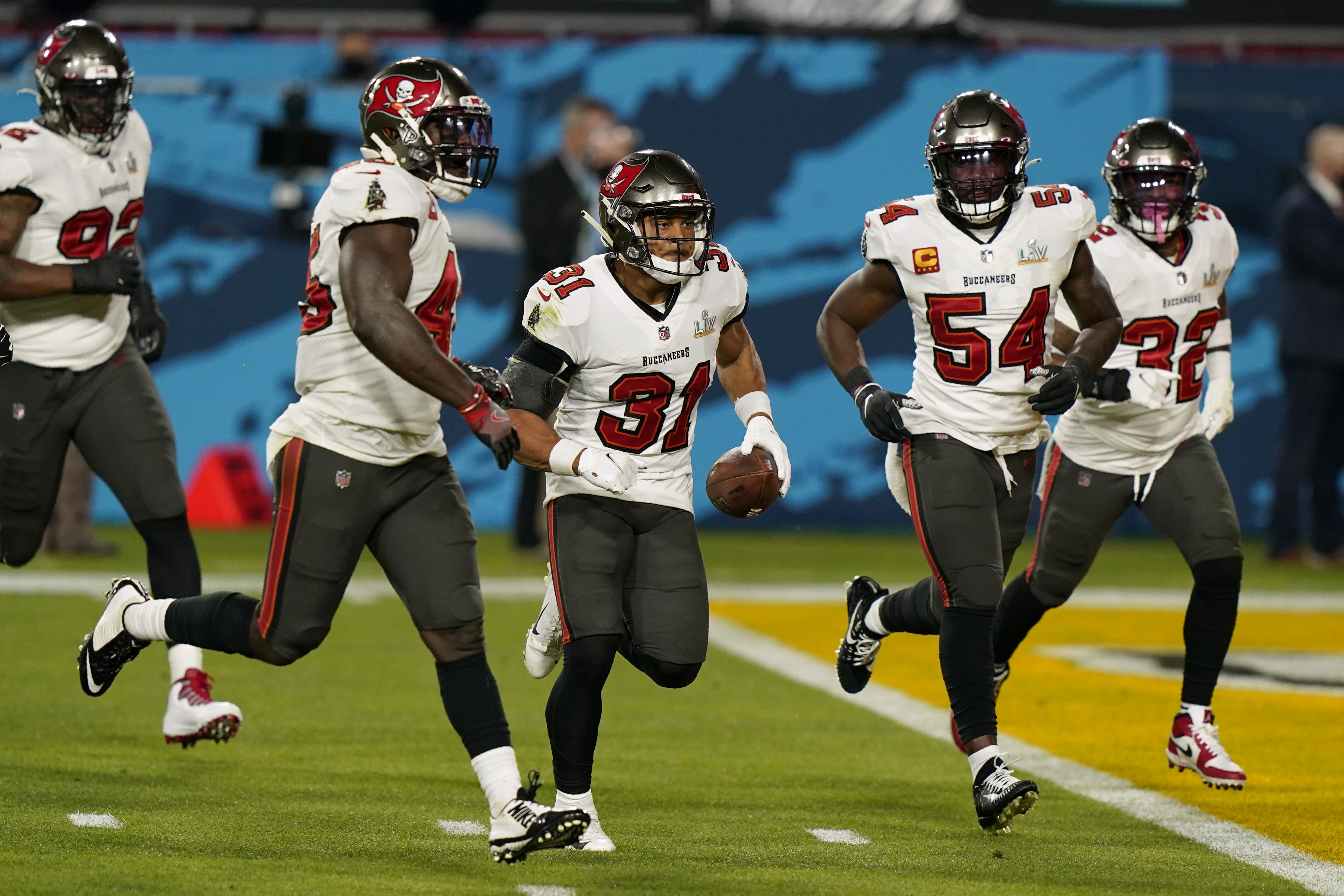 Tampa Bay Buccaneers crowned Super Bowl LV Champs with 31-9