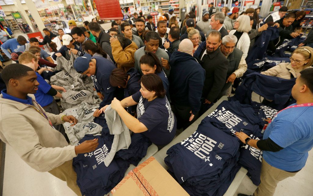 Retailer breaks out championship gear in Dallas as Cowboys clinch NFC East  with Giants' loss