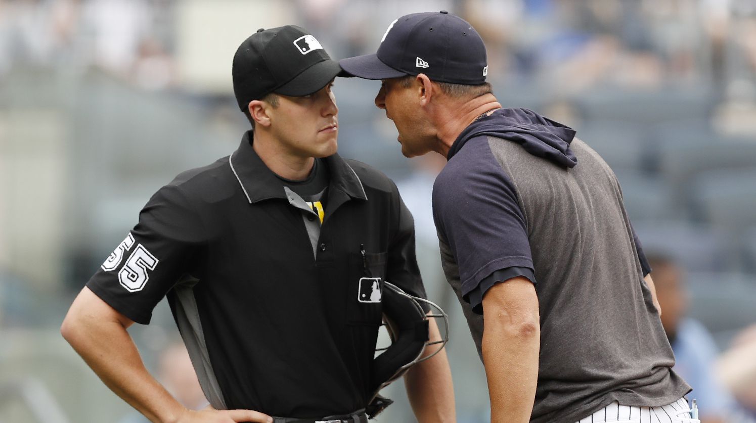 Yankees manager Aaron Boone ejected after bizarre review in first