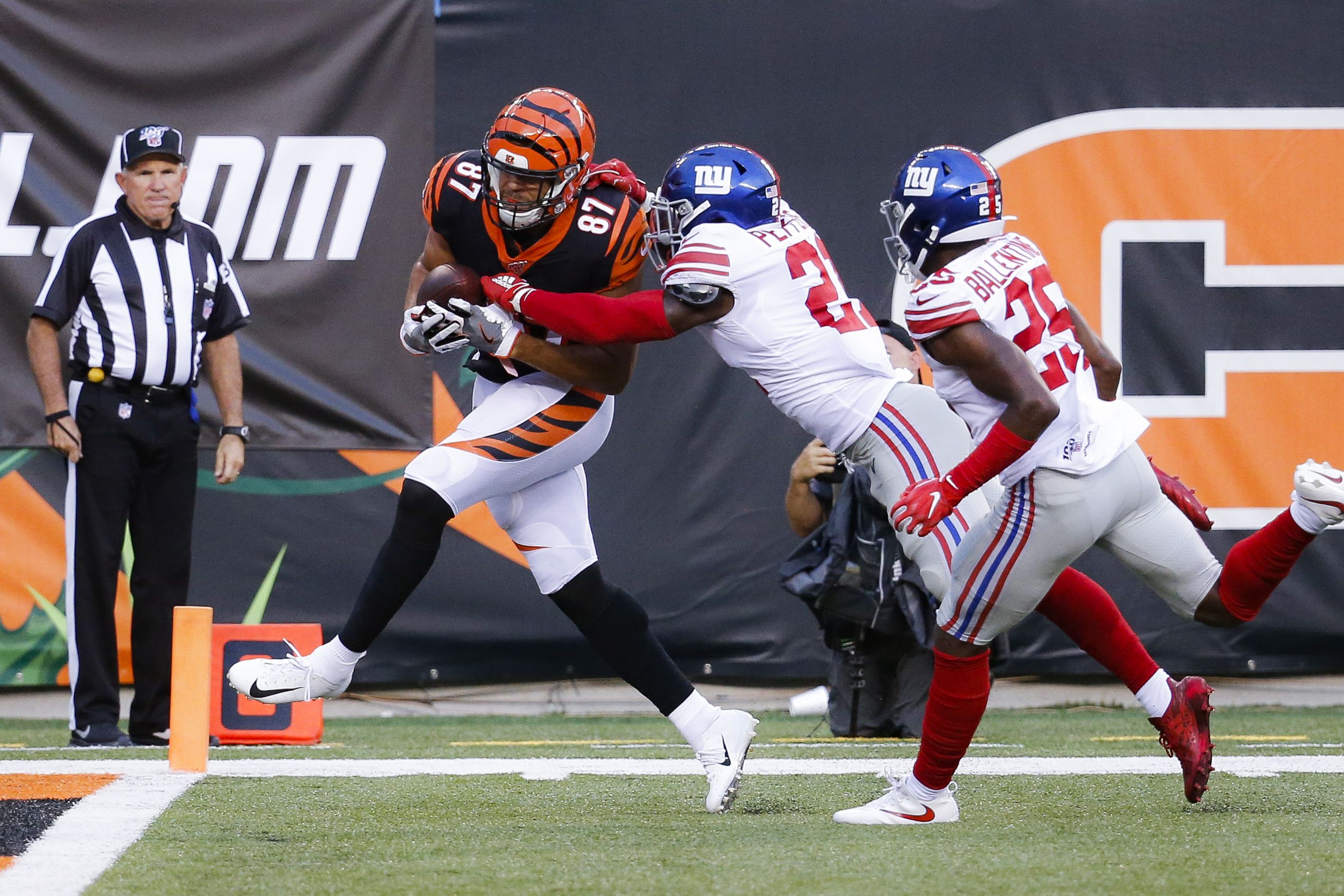 Jones leads TD drive in Giants' 25-23 win over Bengals